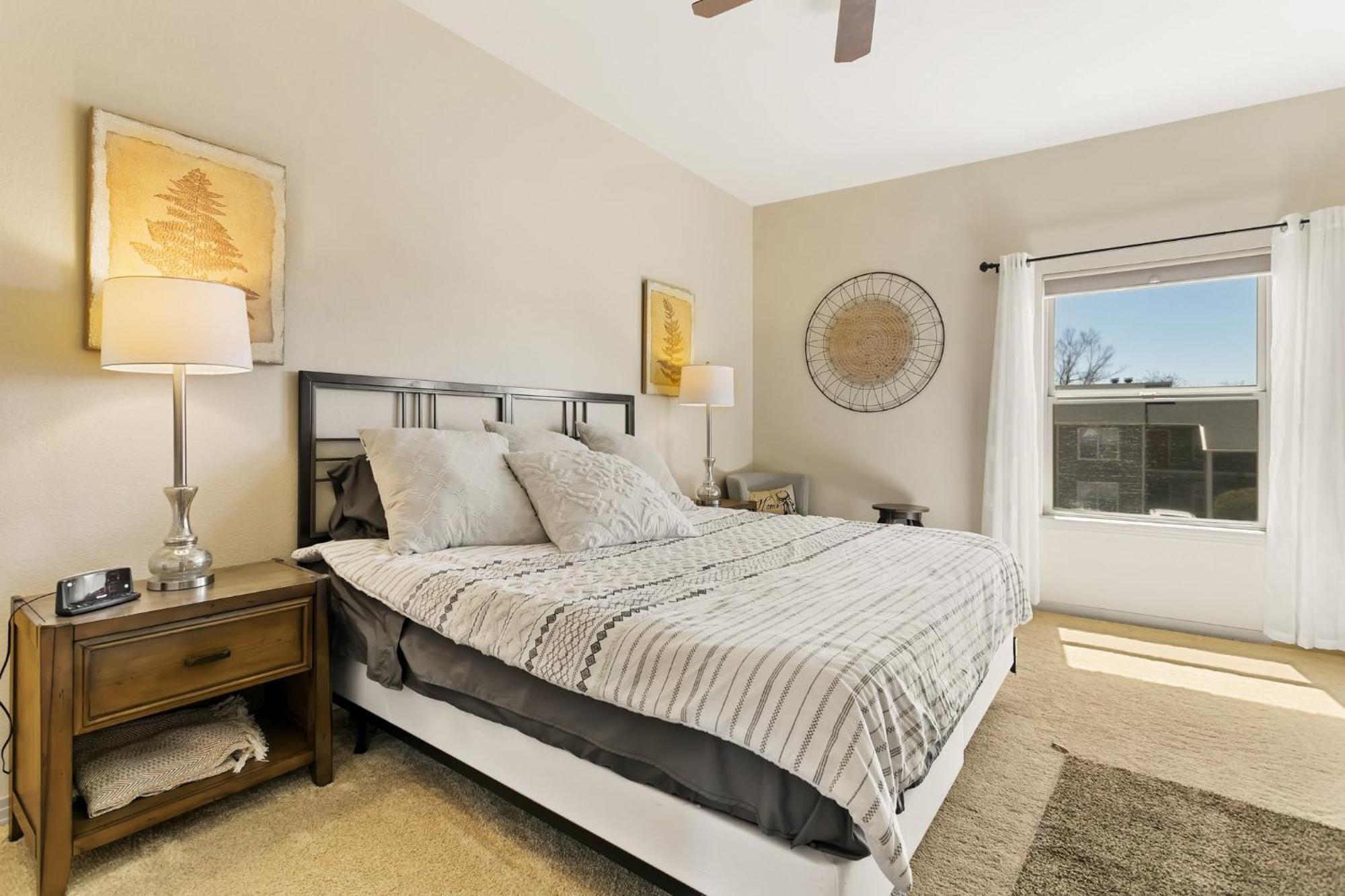 Executive Townhouse To Colorado Springs