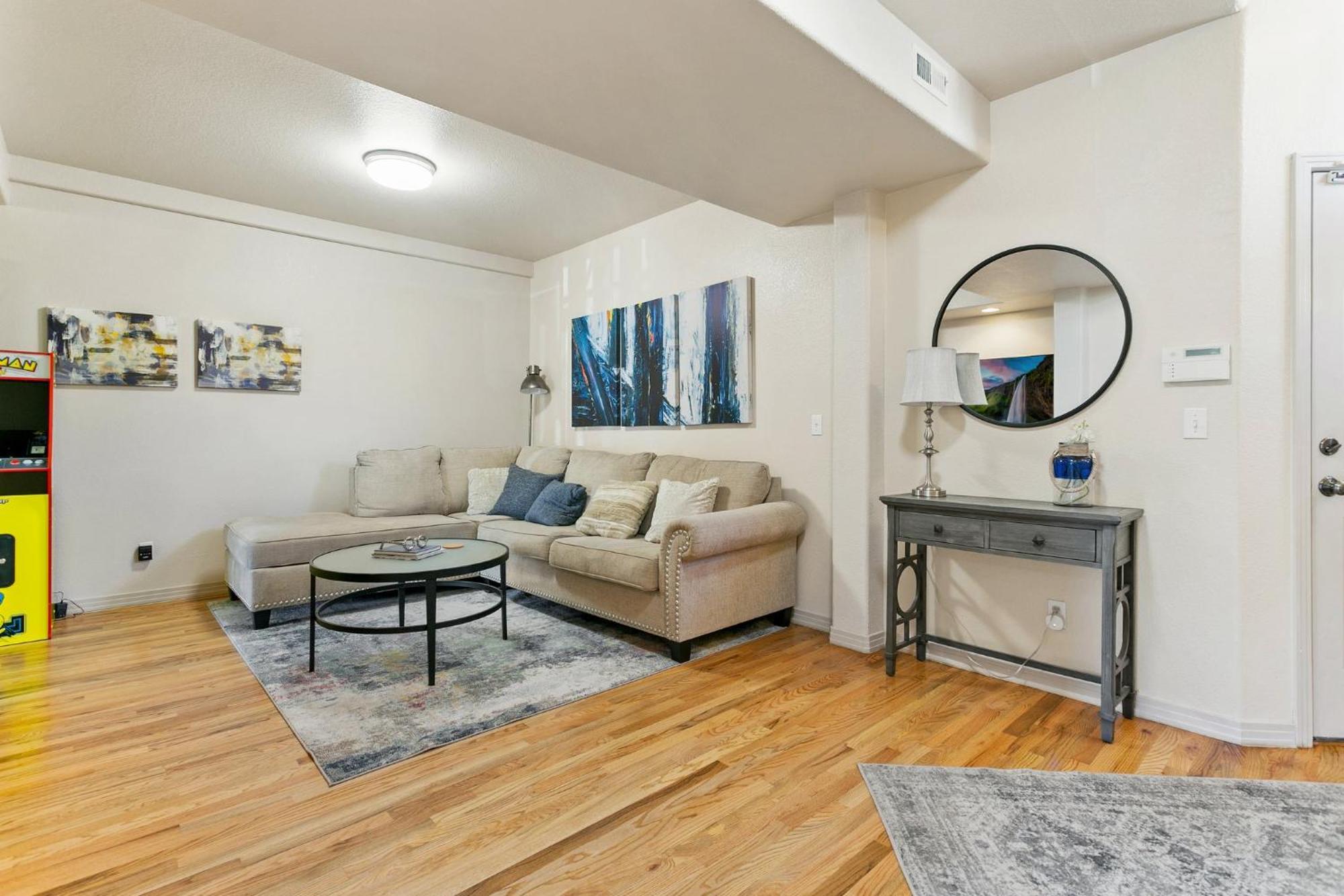 Executive Townhouse To