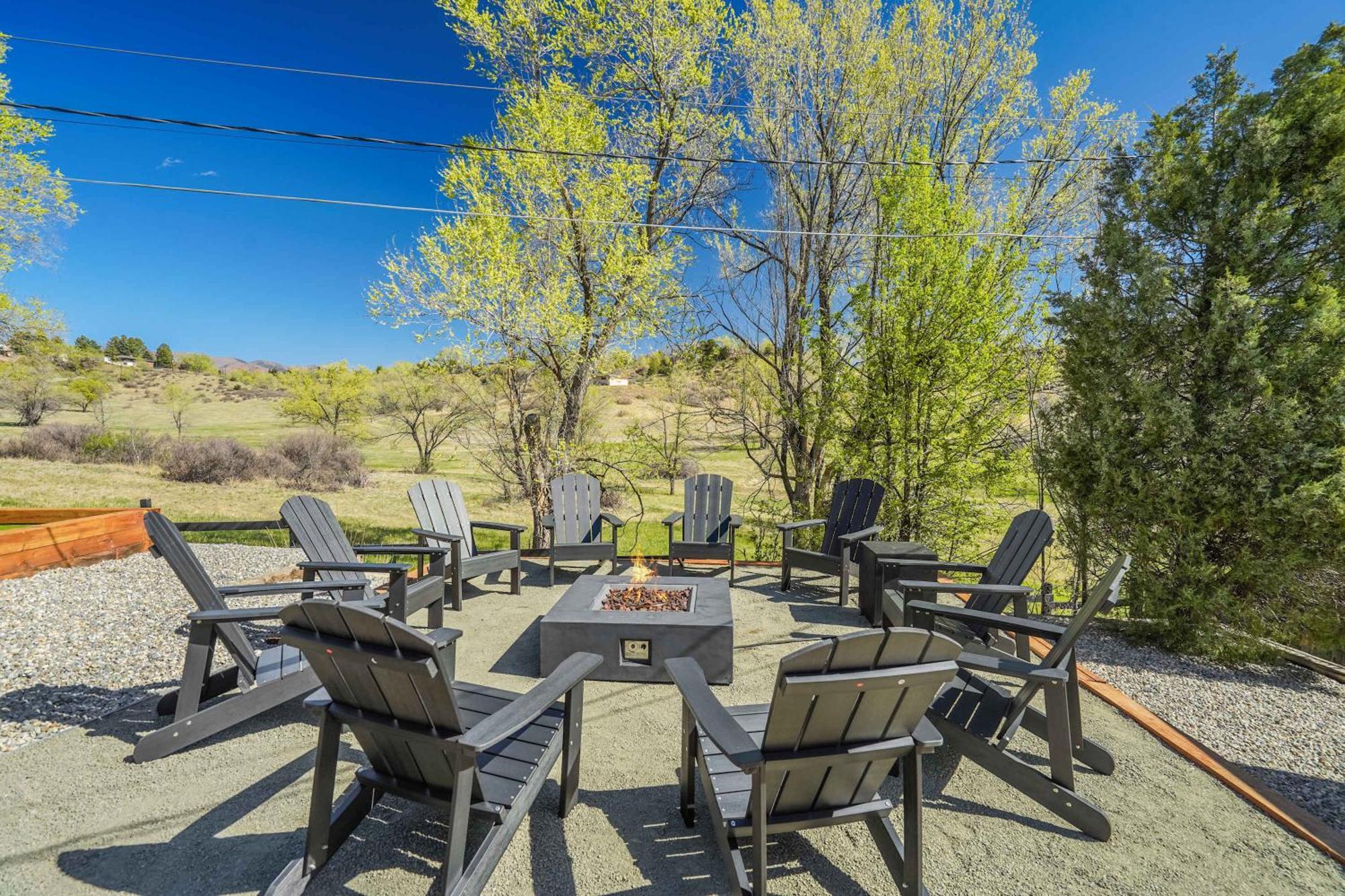 Tonka Estate Backyard Oasis W Hot Tub & Sauna *
