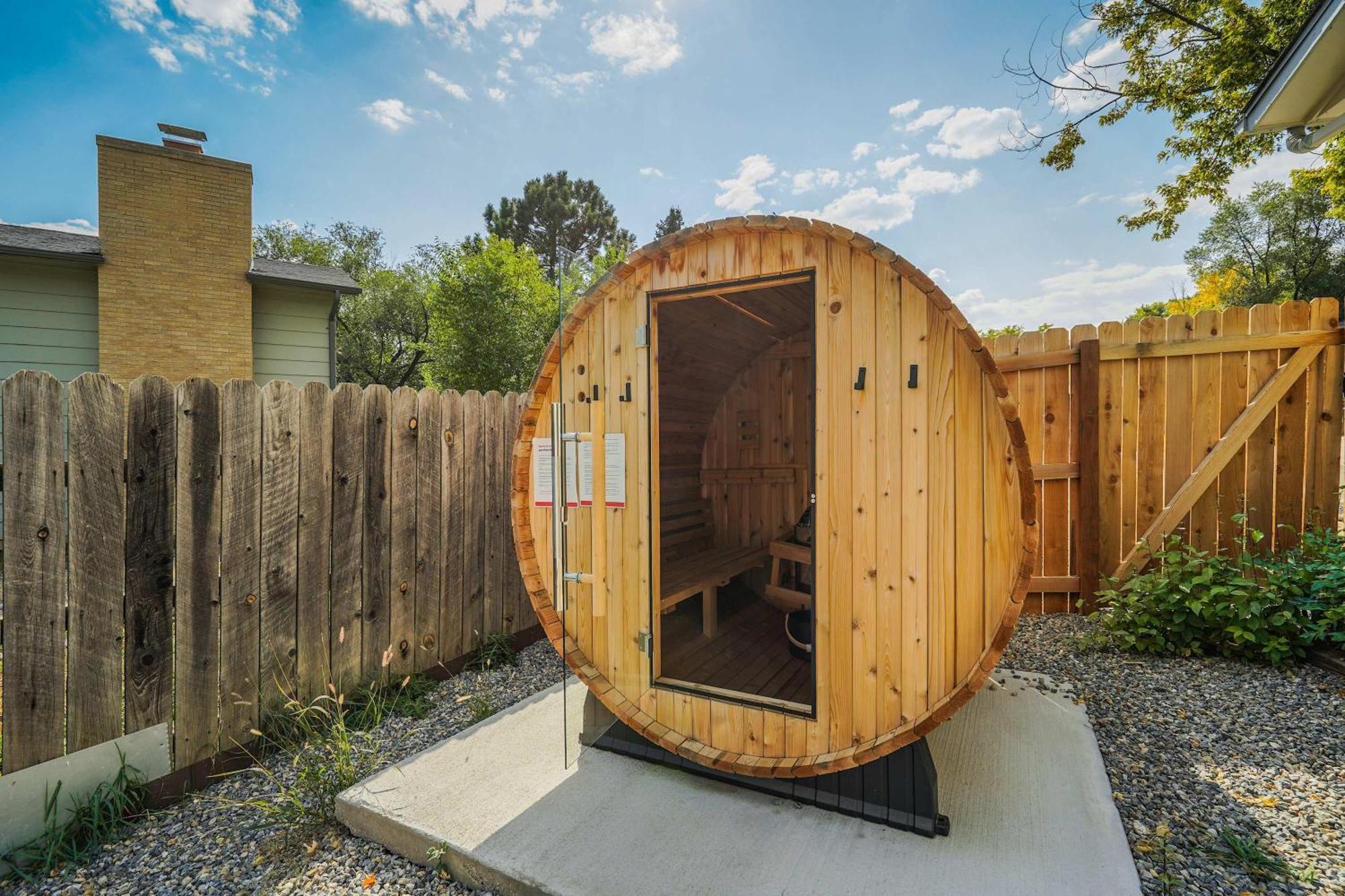 Holiday home Tonka Estate Backyard Oasis W Hot Tub & Sauna