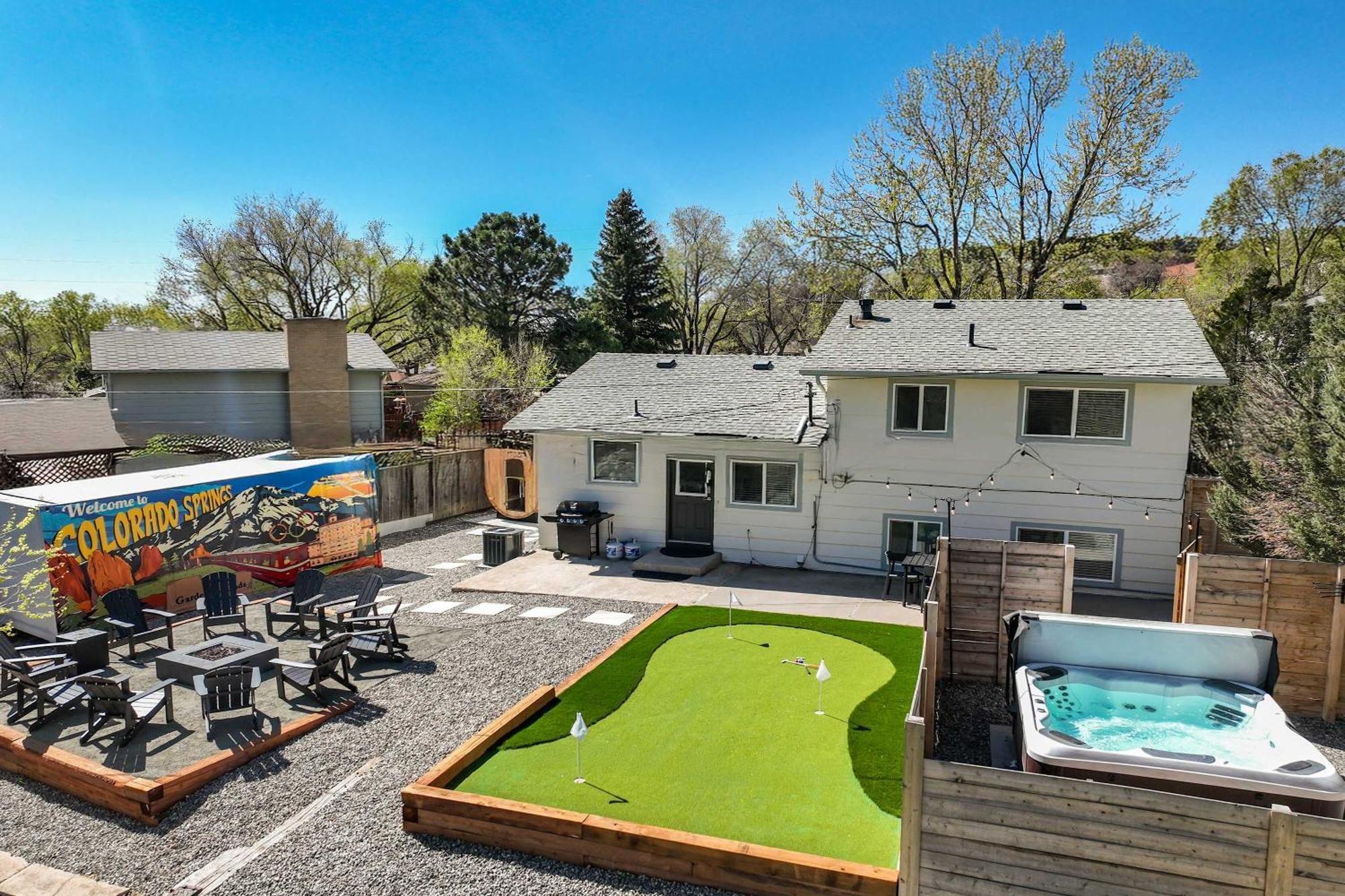 Tonka Estate Backyard Oasis W Hot Tub & Sauna