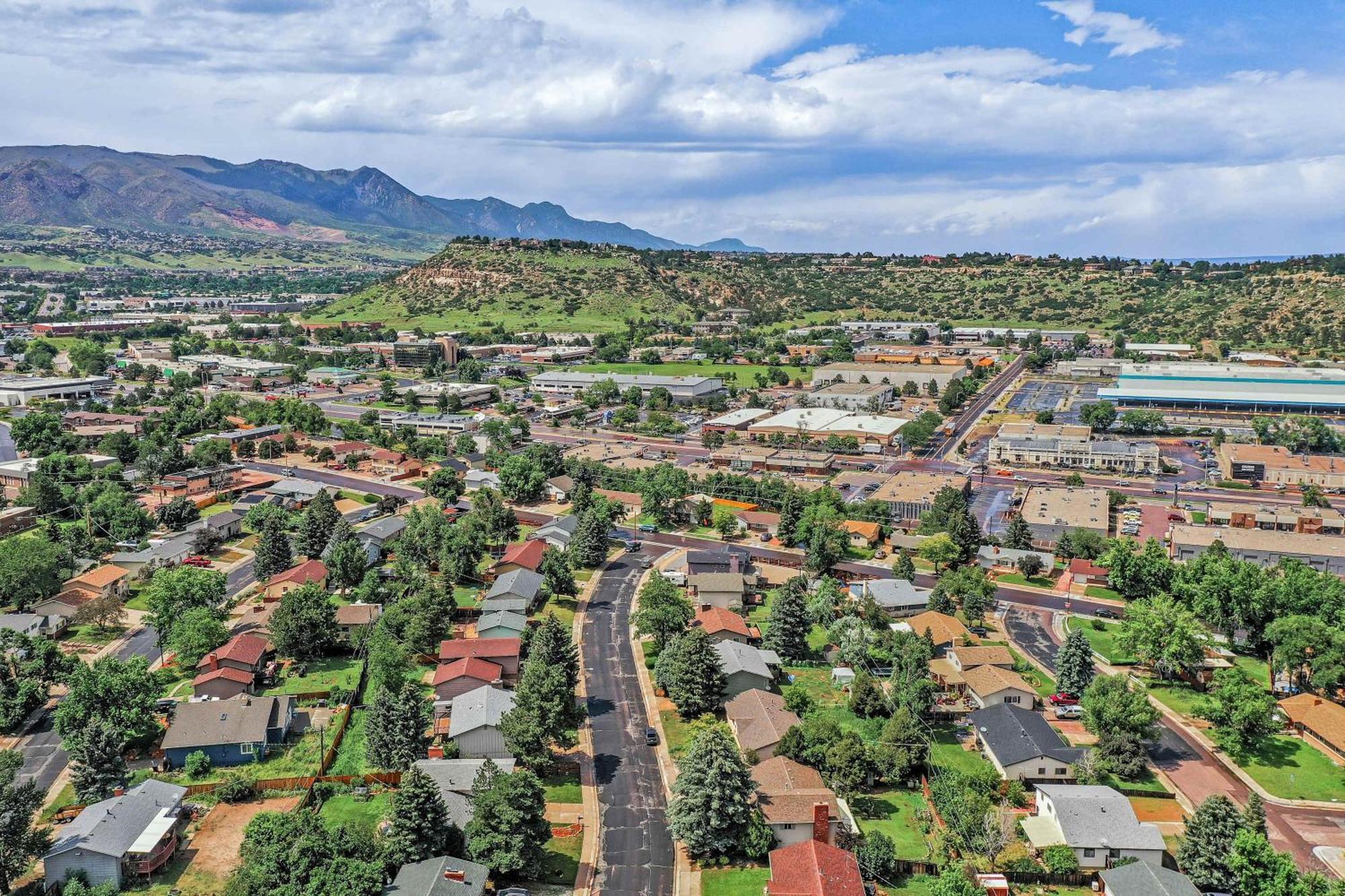3 Bedroom Minutes Away From Garden Of The Gods Holiday home