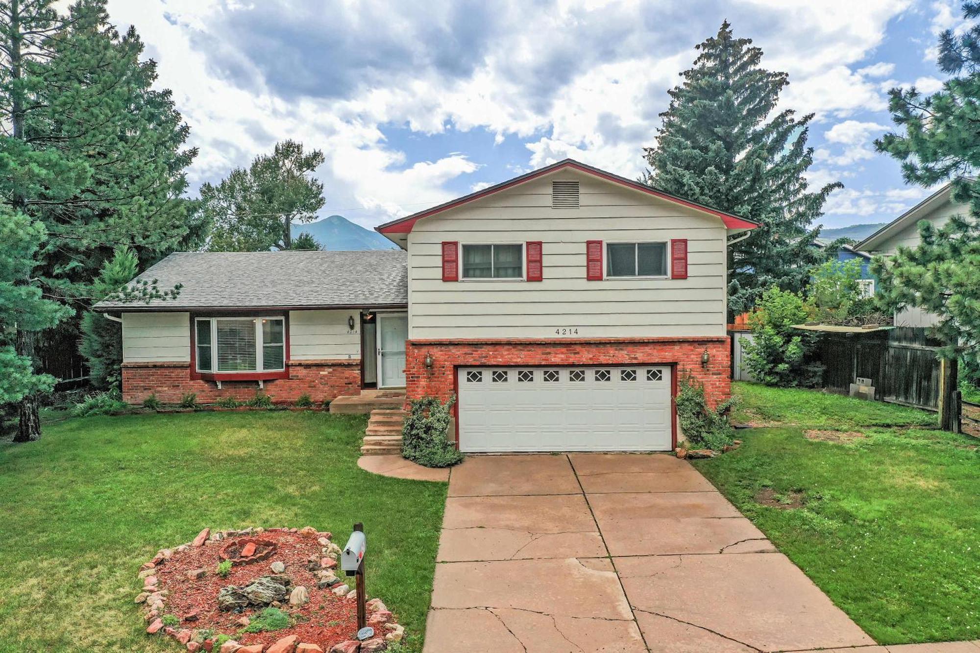 3 Bedroom Minutes Away From Garden Of The Gods Holiday home Colorado Springs