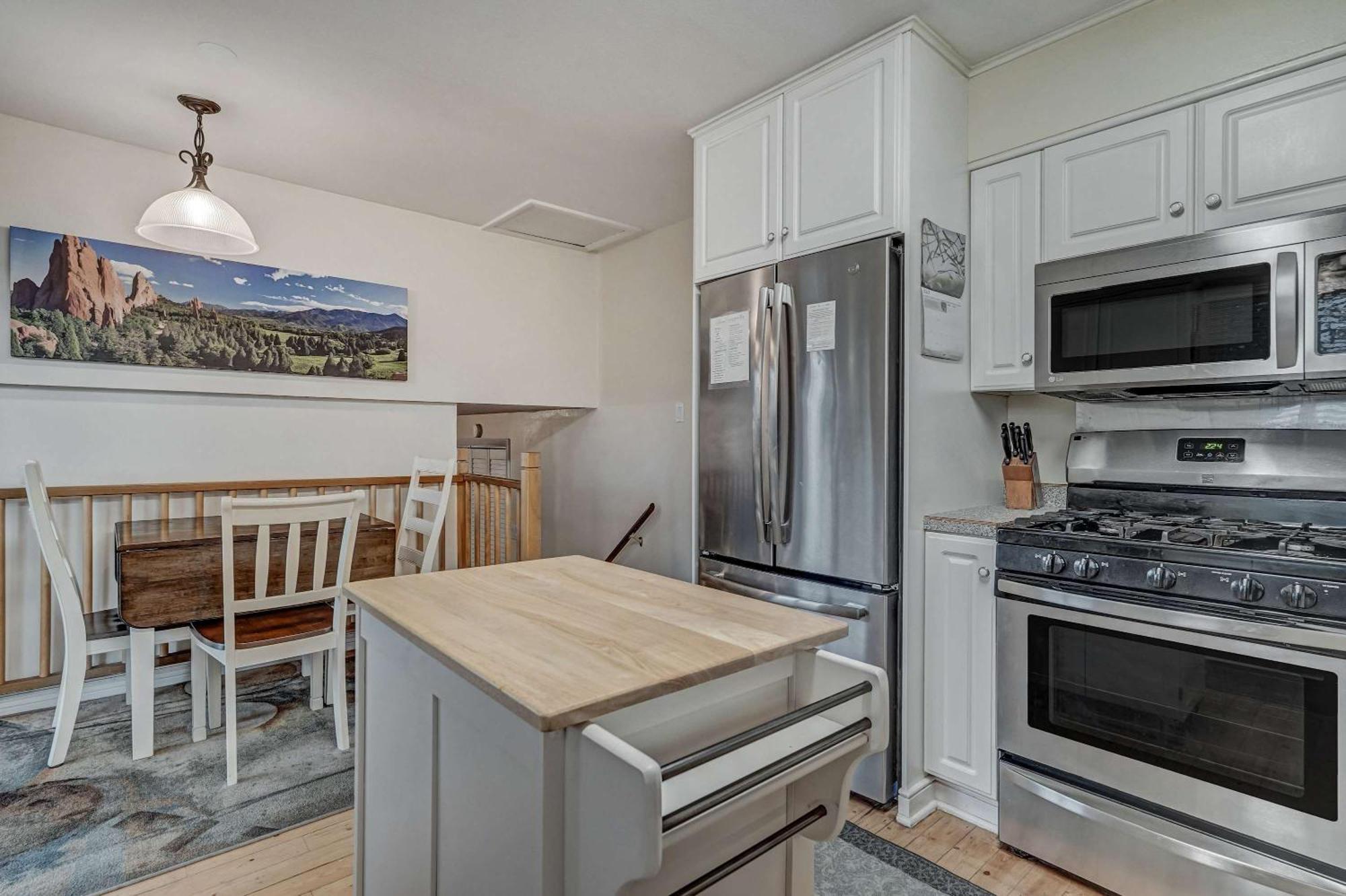 3 Bedroom Minutes Away From Garden Of The Gods * Colorado Springs