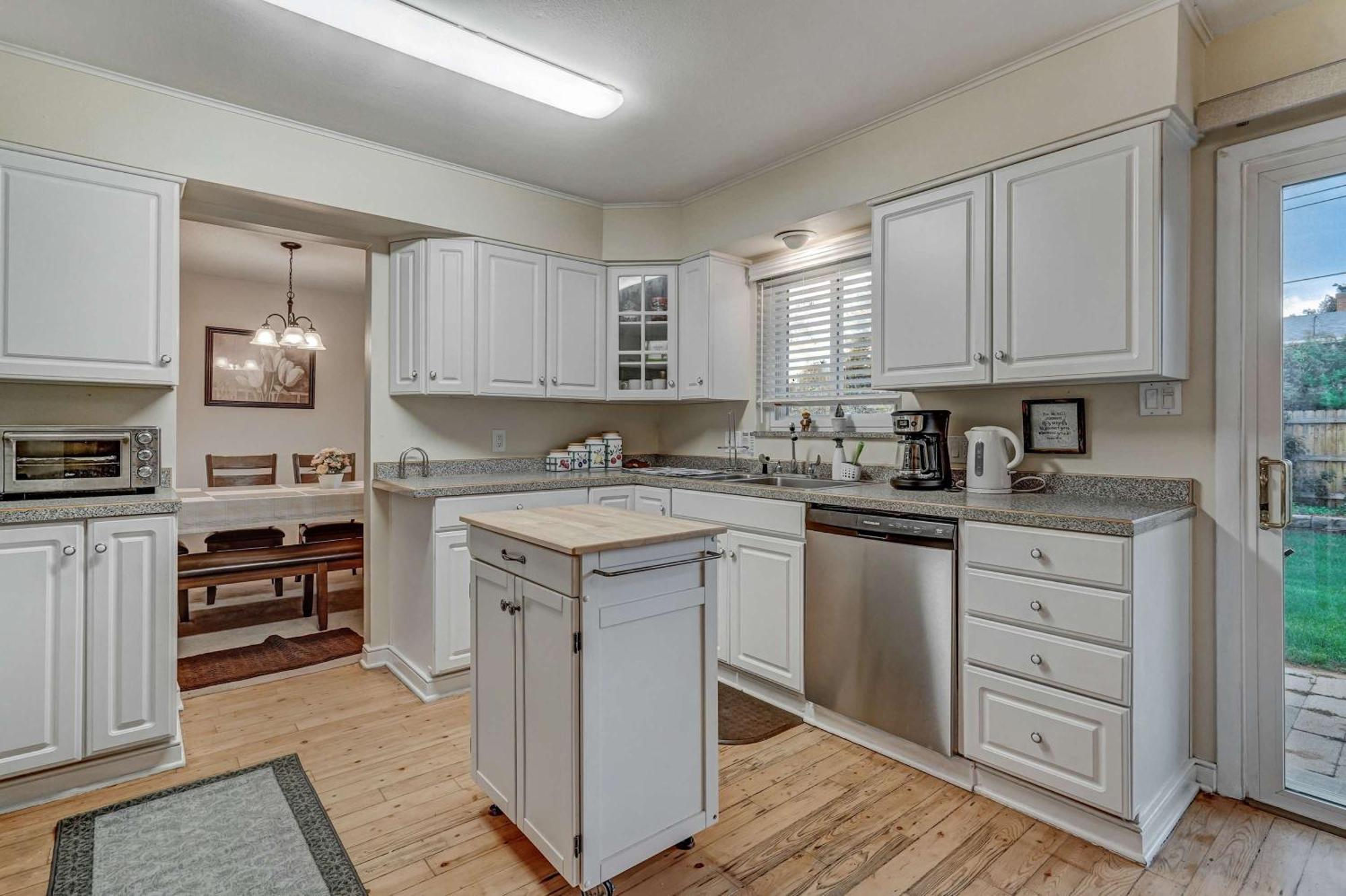 3 Bedroom Minutes Away From Garden Of The Gods Holiday home Colorado Springs