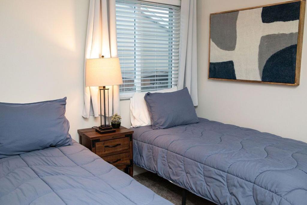 Cozy With Office, Patio & Hot Tub * Colorado Springs