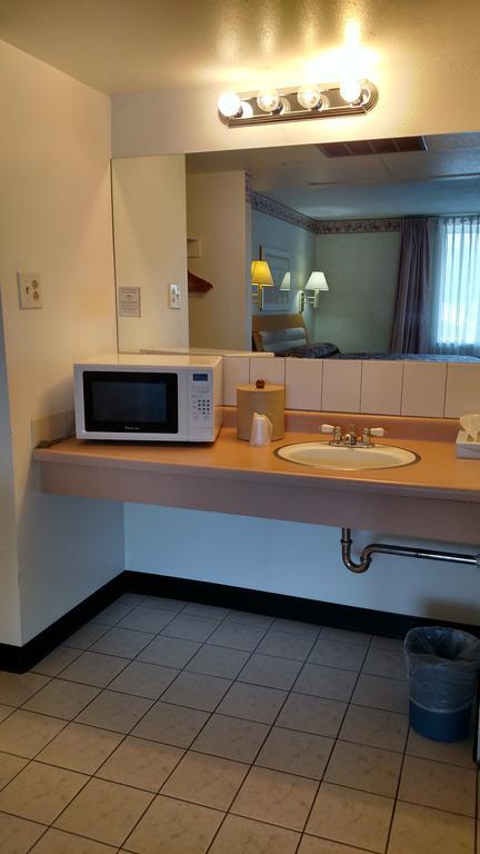 Modern 2* Colorado Springs