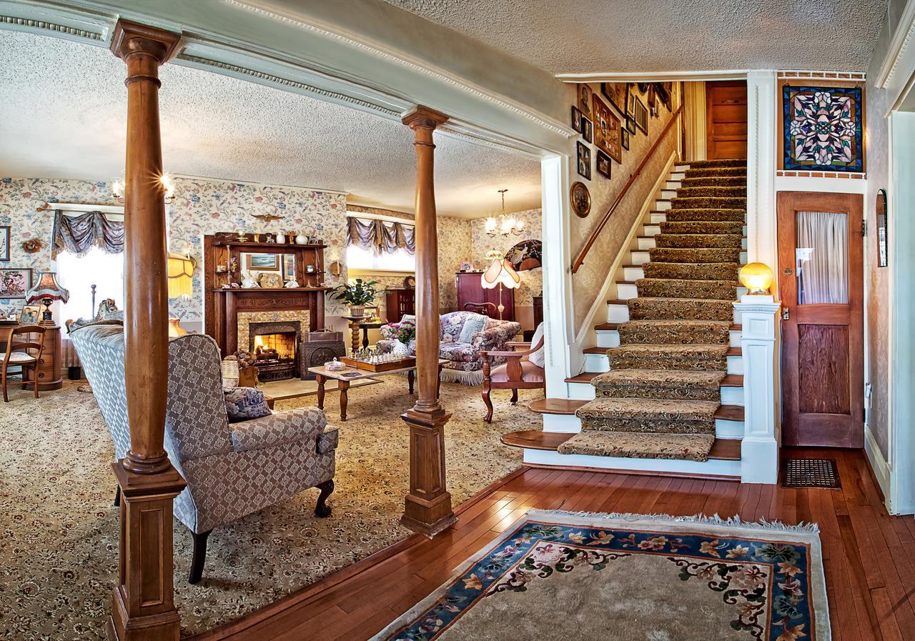 Holden House 1902 3*