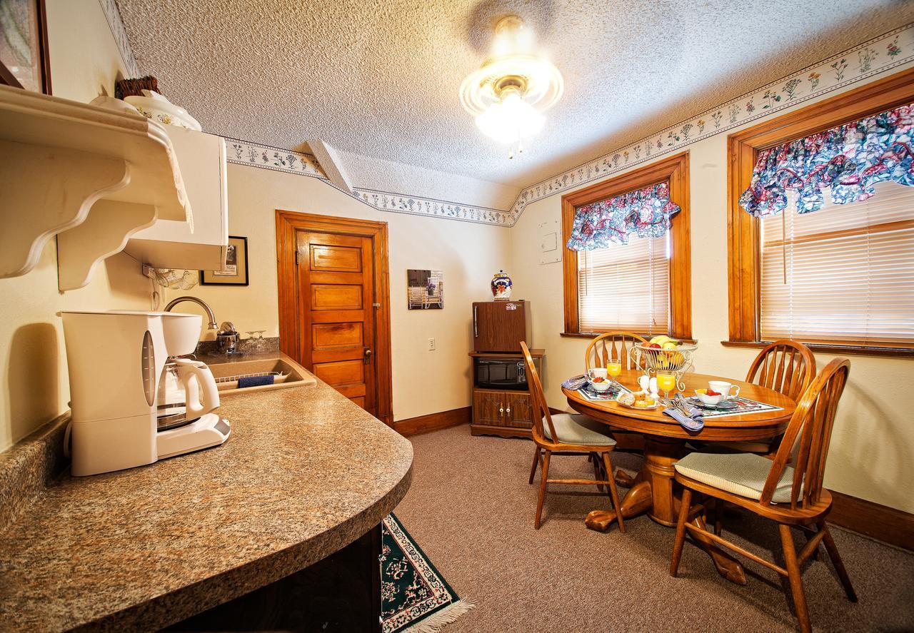 Holden House 1902 Bed & Breakfast Colorado Springs