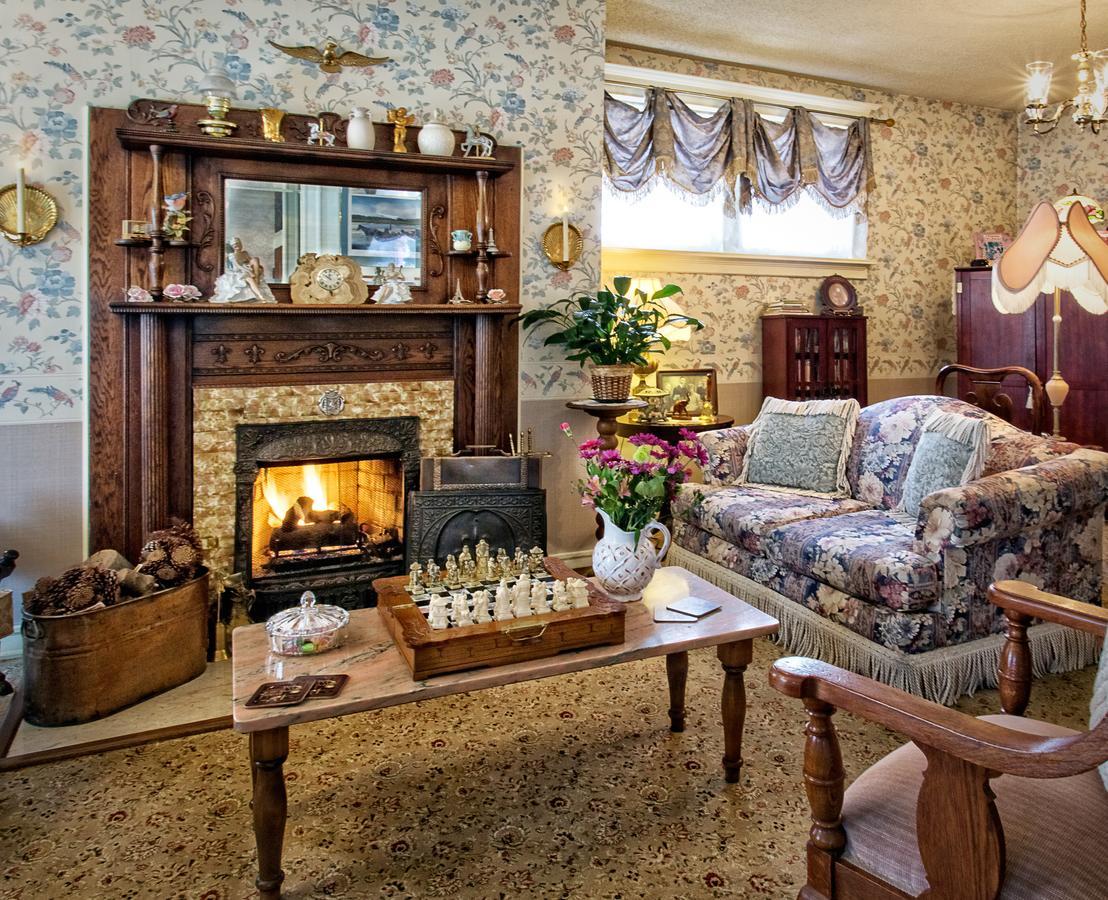 Bed & Breakfast Holden House 1902