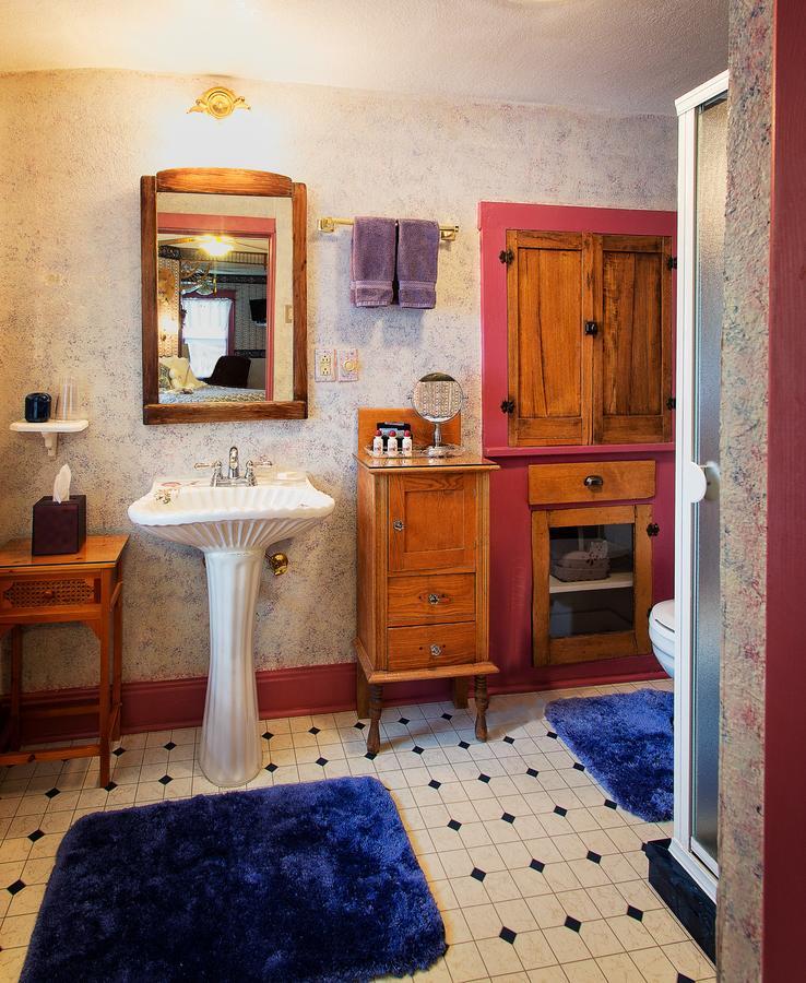Holden House 1902 Bed & Breakfast 3*