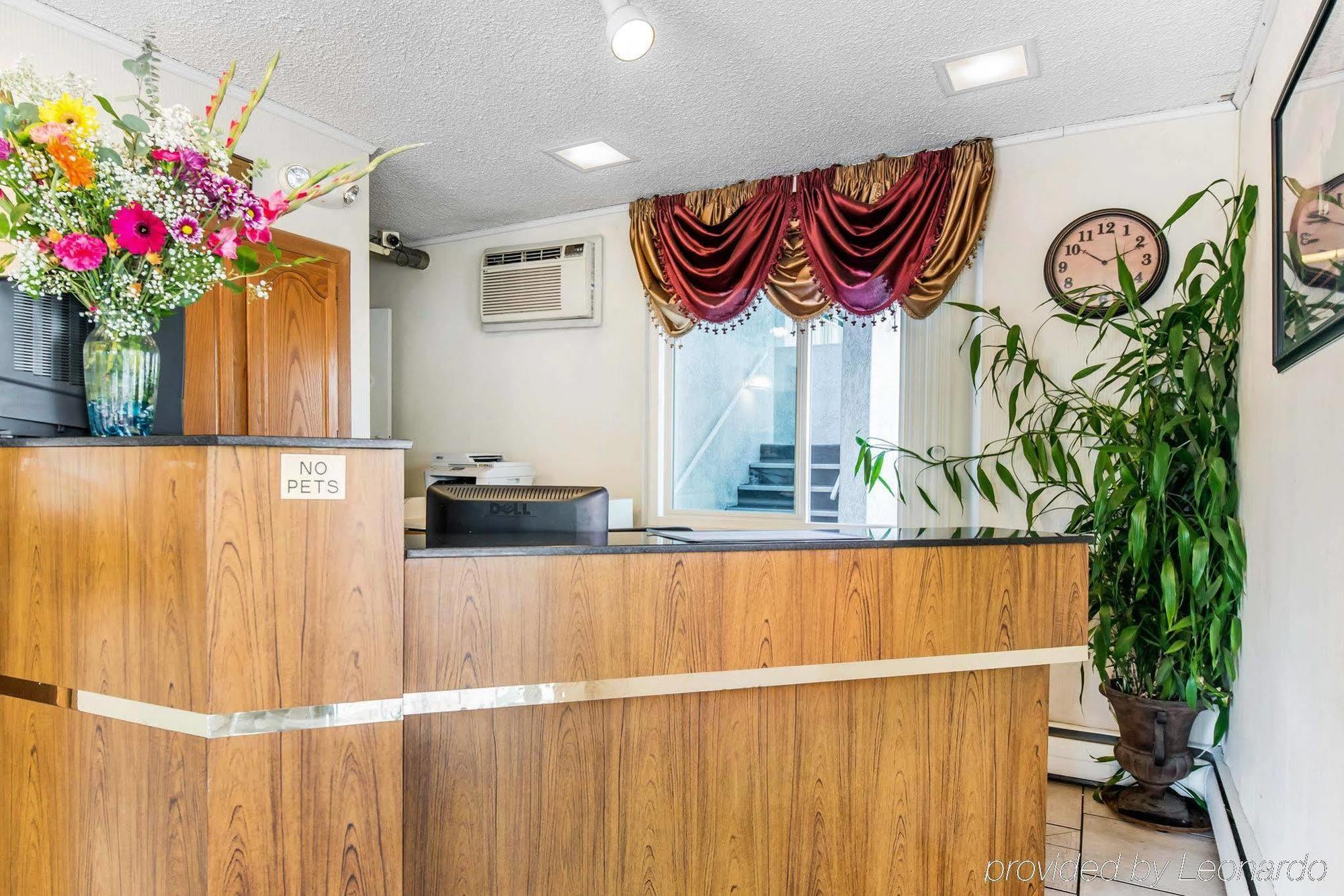 Econo Downtown Lodge *