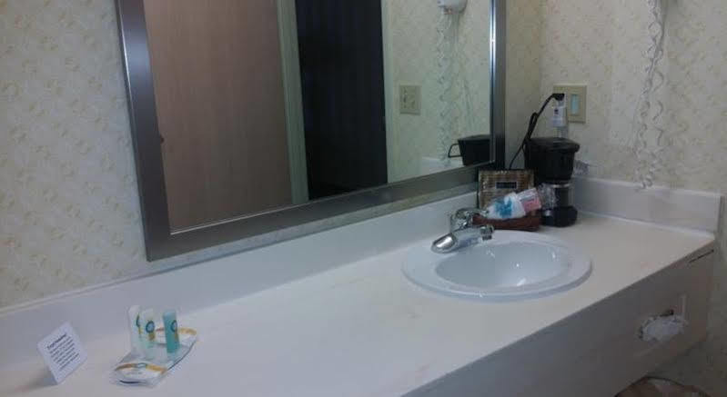 Quality Airport Inn 2*