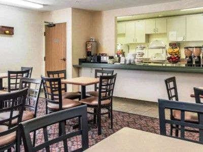 Econo North Academy Lodge *