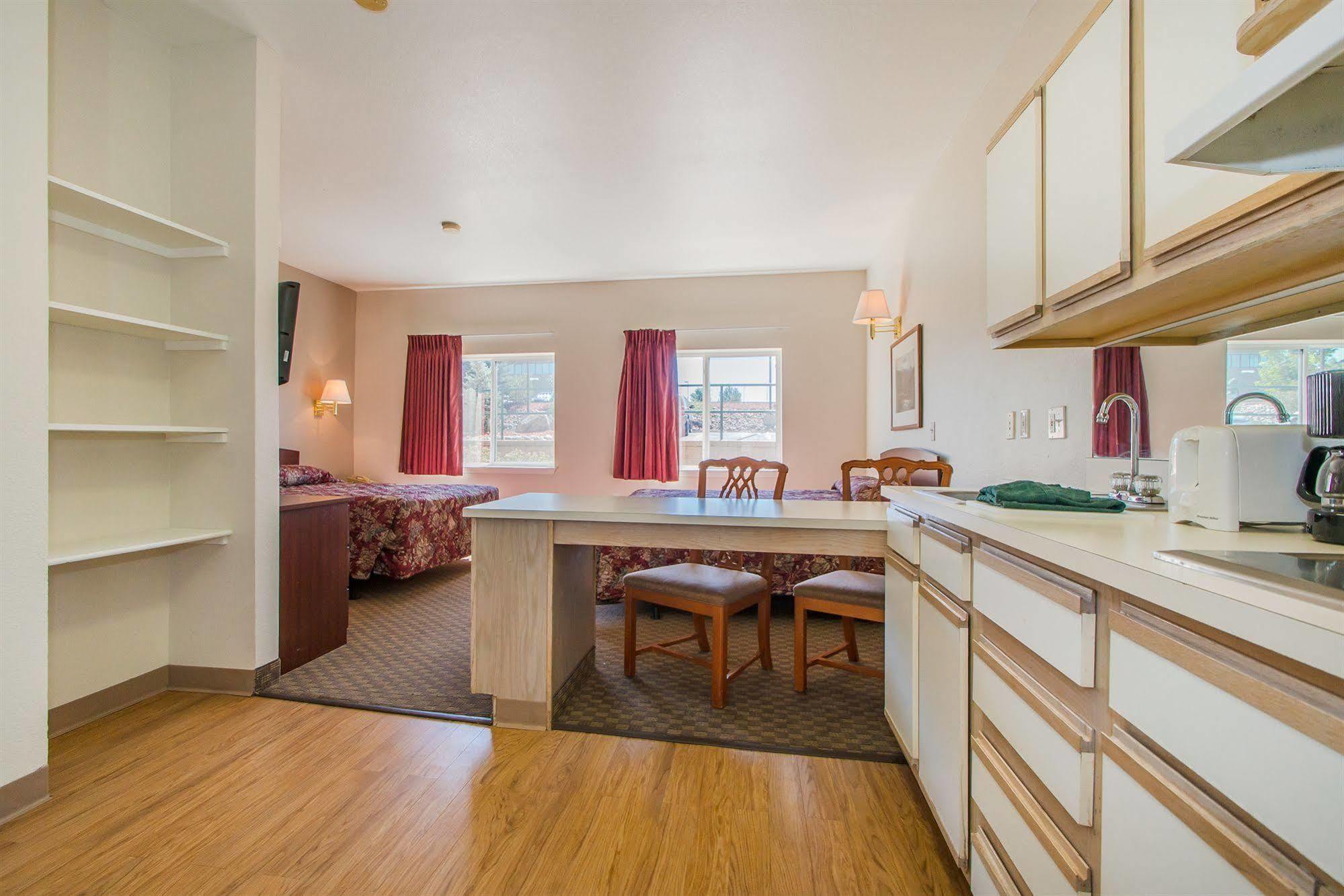 Hotel Intown Extended Colorado Springs