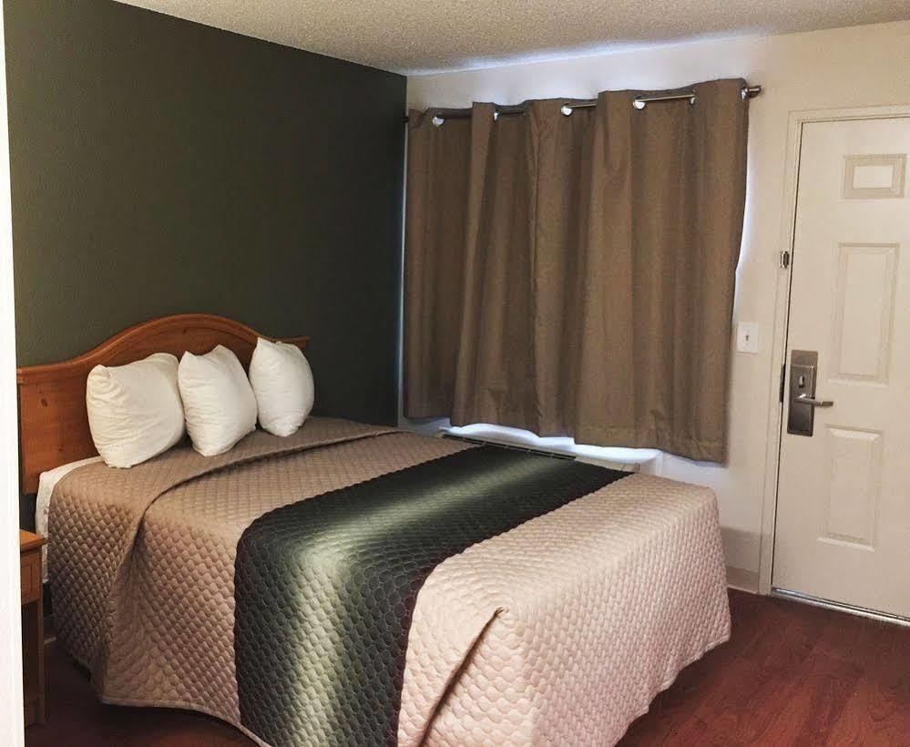 Motel Hometowne By Red Roof - Airport Colorado Springs