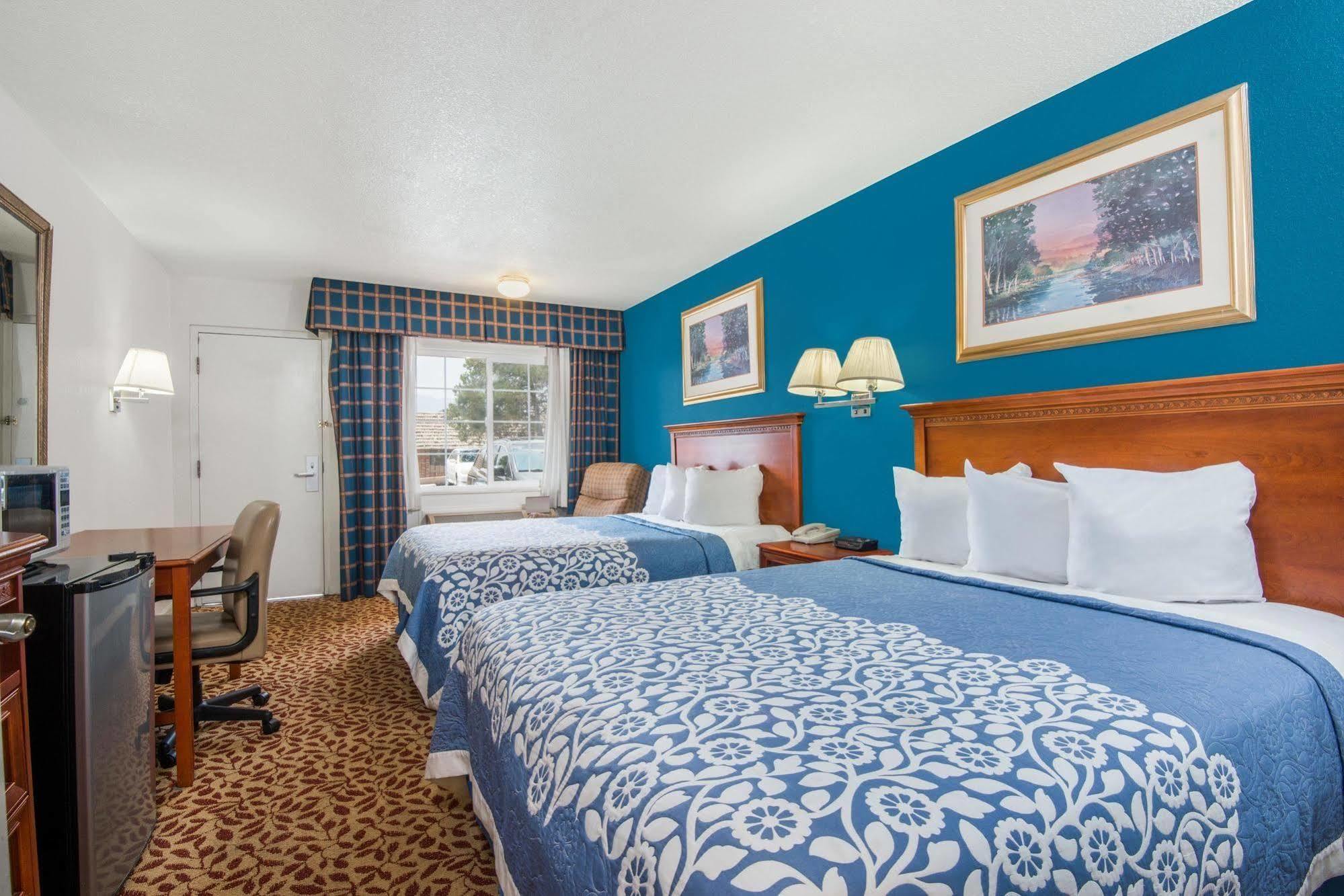 Knights Hotel