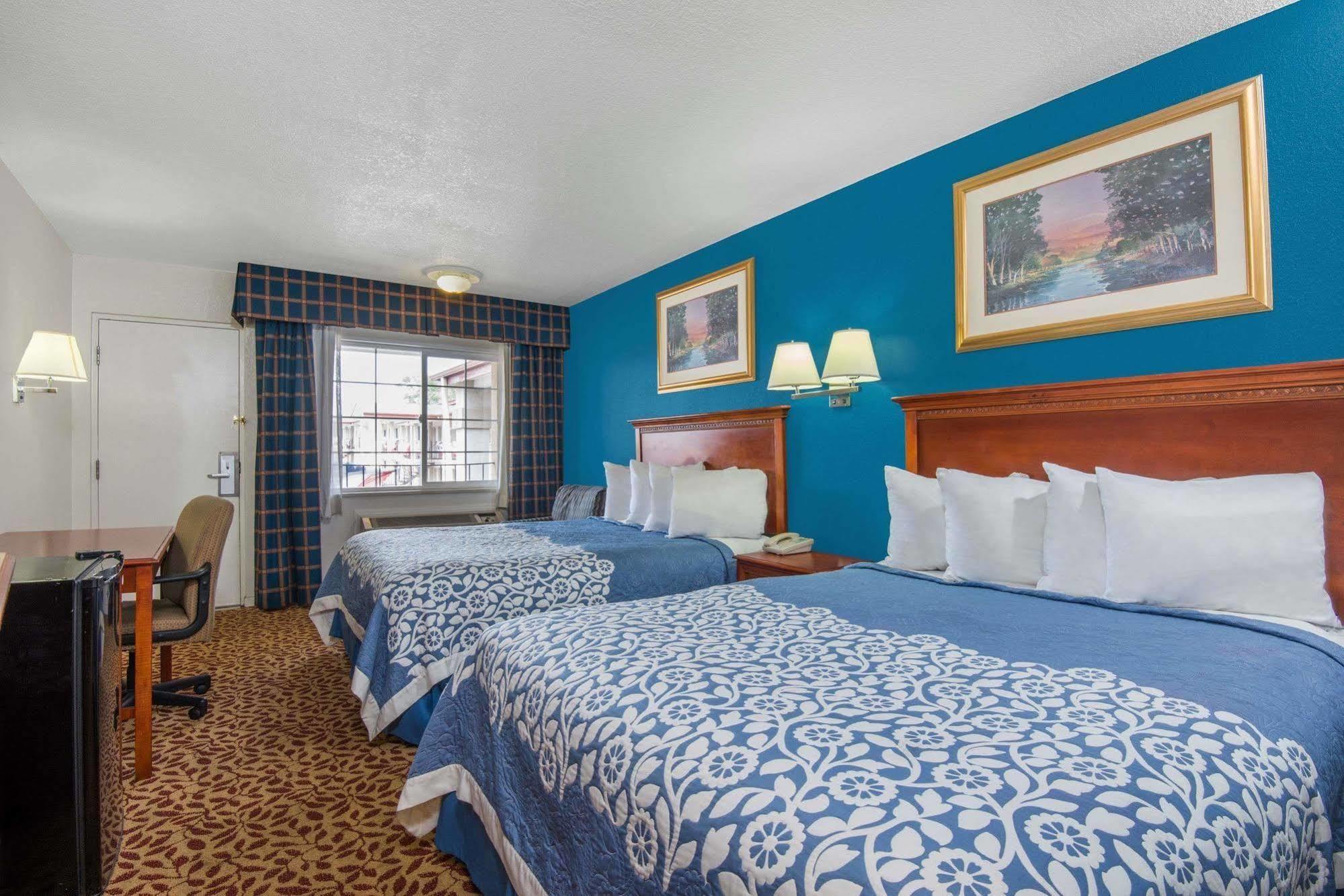 Knights Hotel