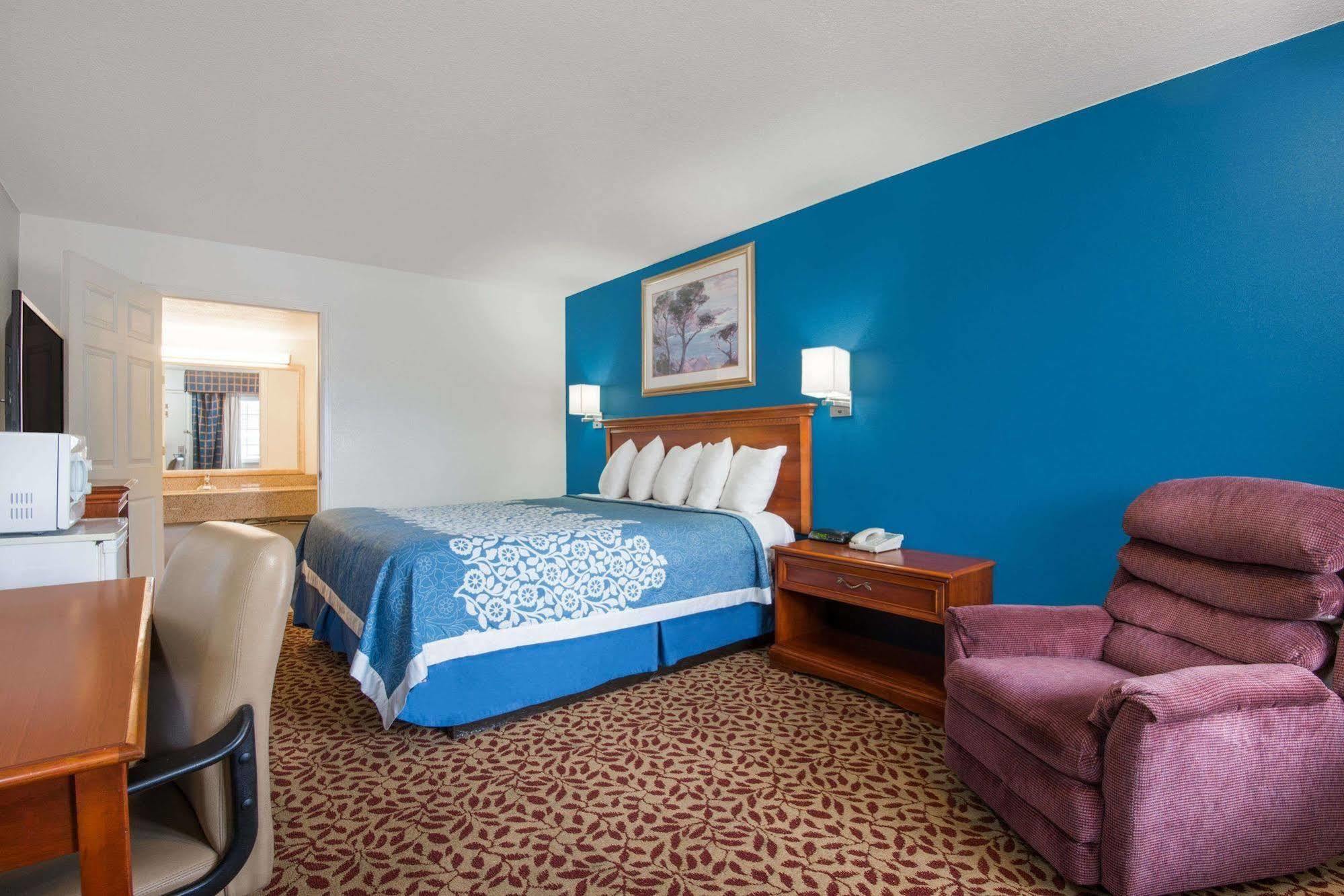 Knights Hotel 2*