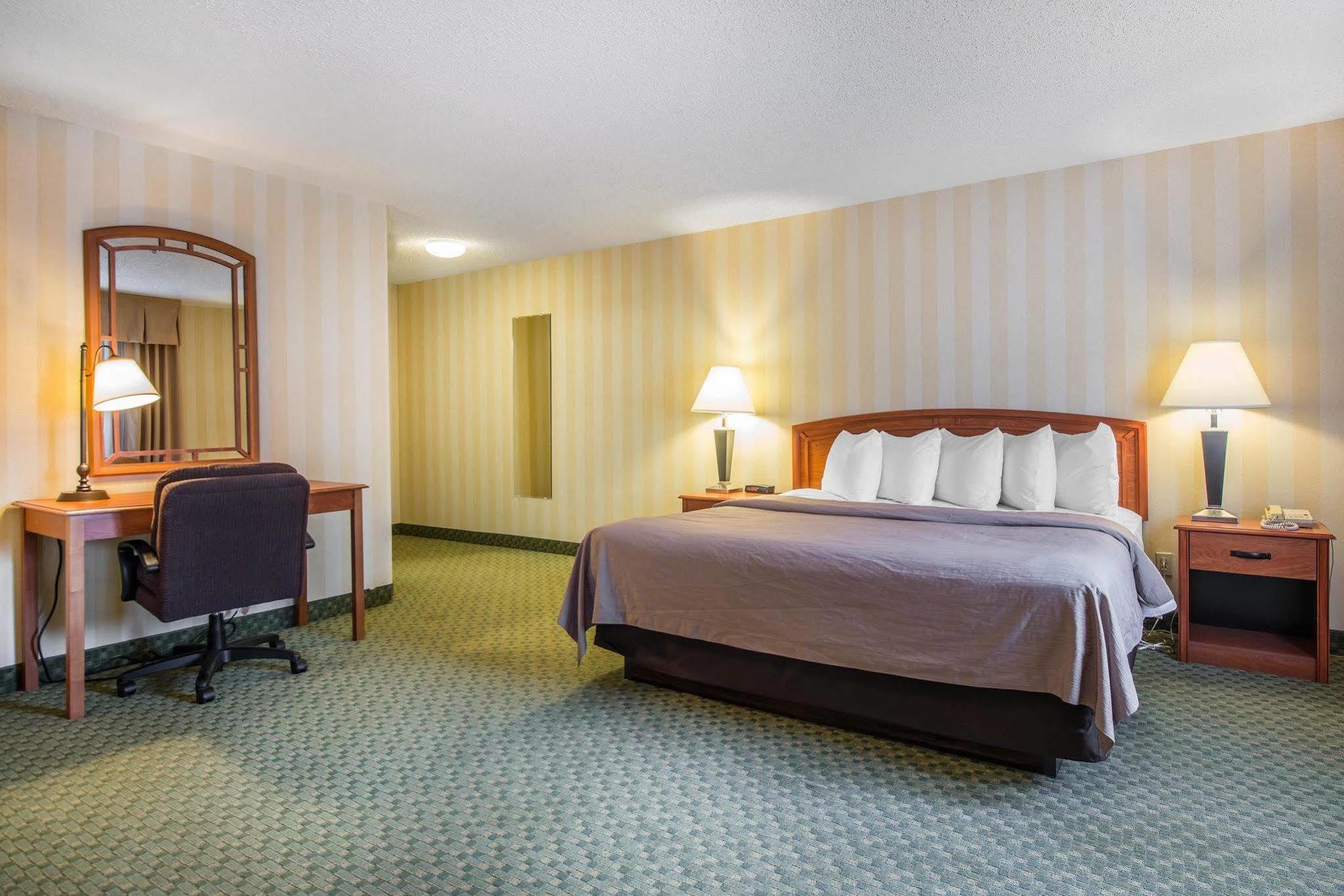 Inn Quality Airport Colorado Springs