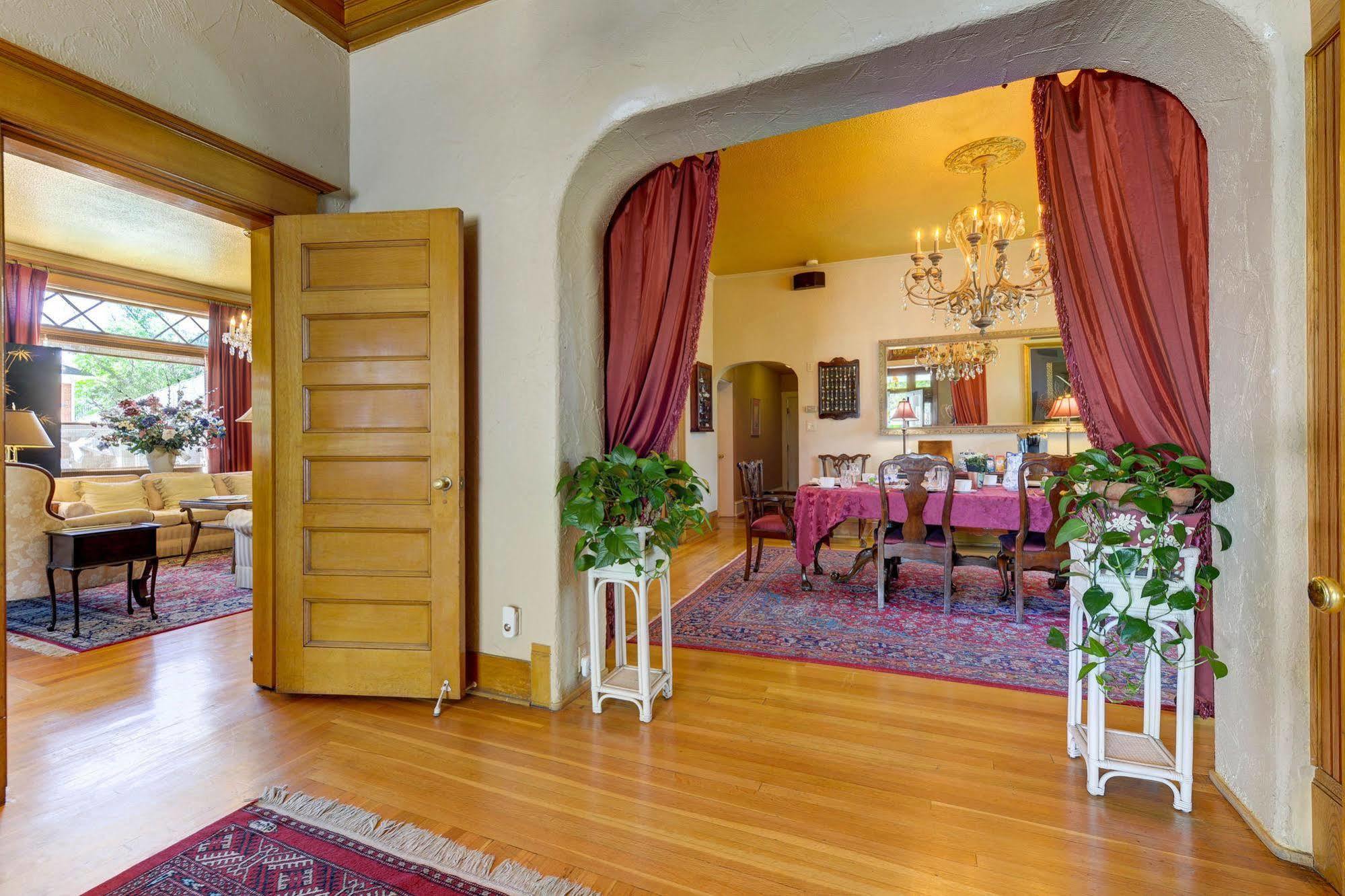 The St. Mary's Inn, Bed & Breakfast 3*