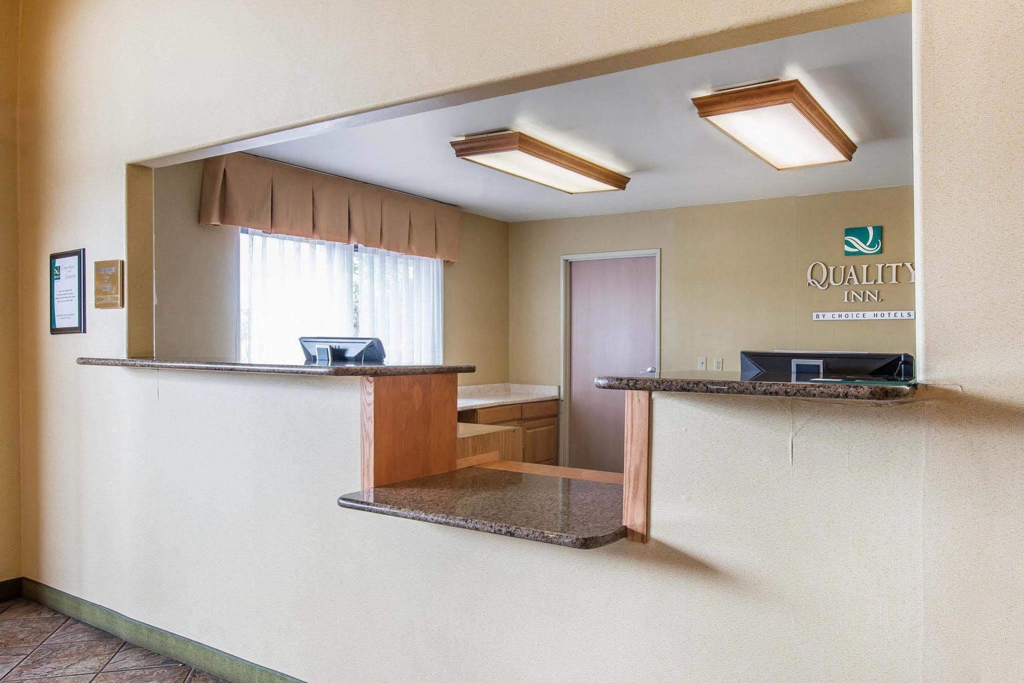 Inn Quality Airport Colorado Springs