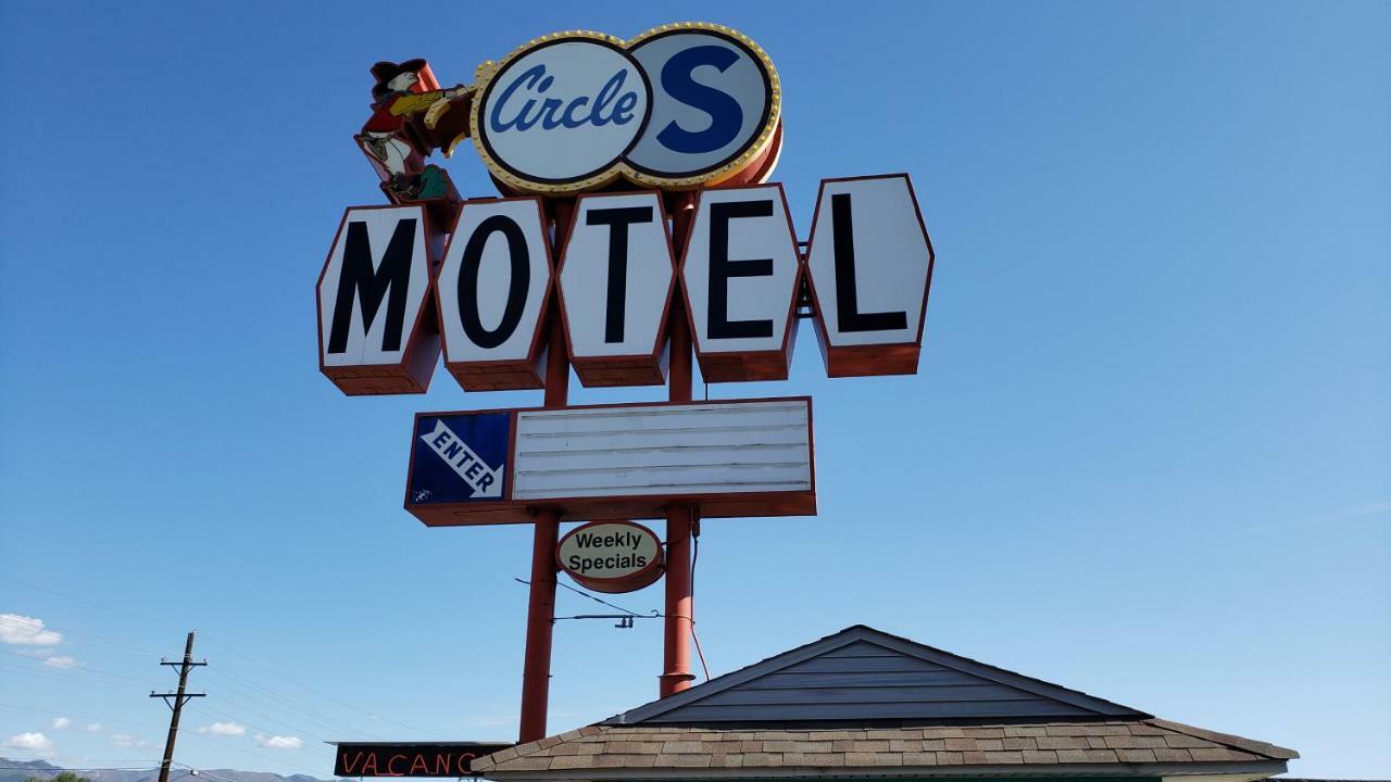 Circle S Motel *