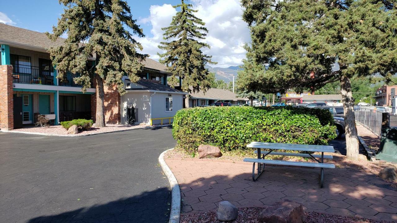 Circle S * Colorado Springs