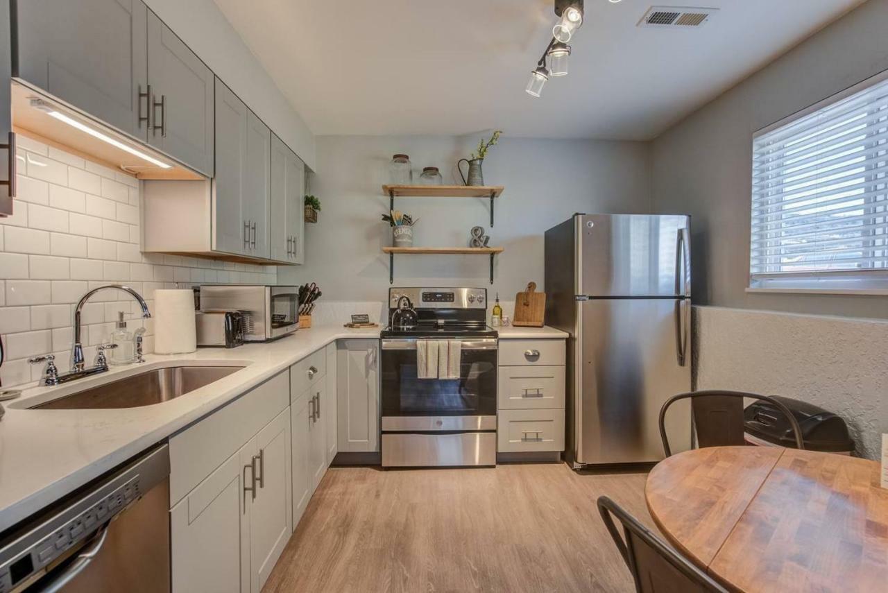 Romantic Getaway Base Of Mountains Parks & Trails Holiday home Colorado Springs