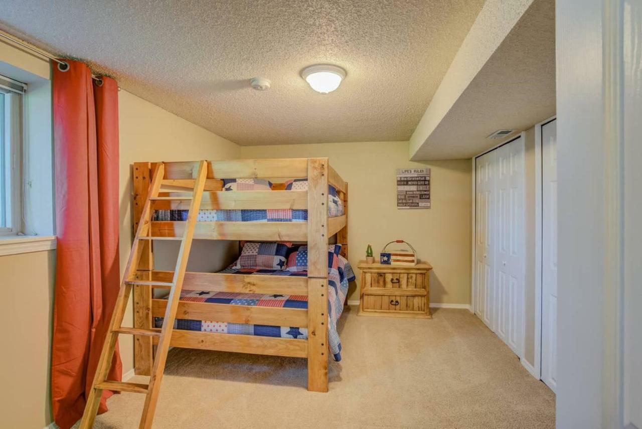 6br With Pool & Water Slide, Hot Tub, Peak View Colorado Springs