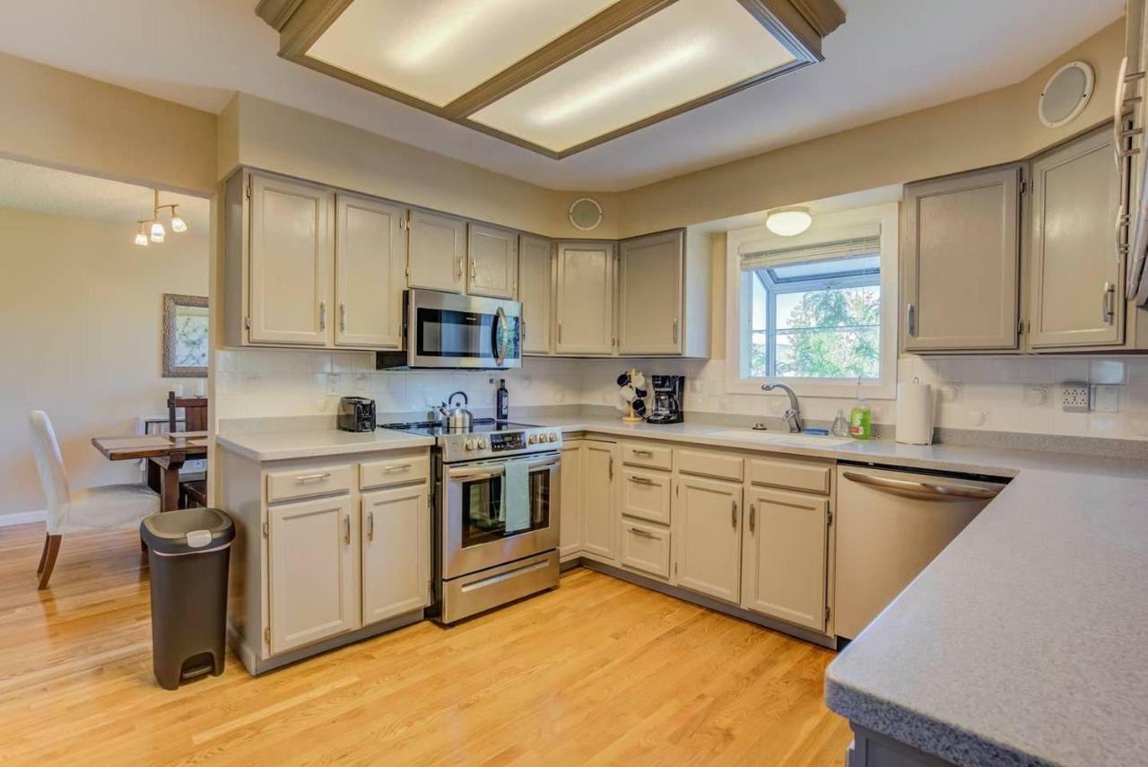 6br With Pool & Water Slide, Hot Tub, Peak View Holiday home *