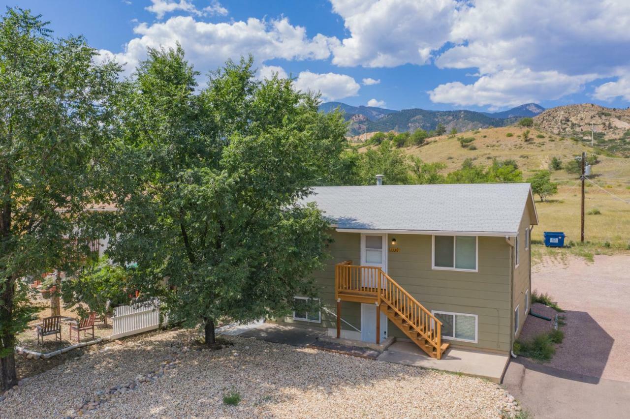 Romantic Getaway Base Of Mountains Parks & Trails *