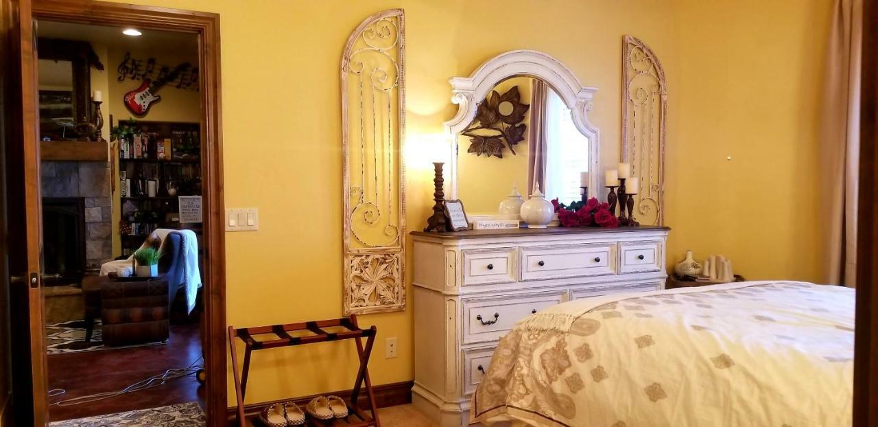 Chateau Du Pikes Peak, A Tuscany Retreat Bed & Breakfast 4*