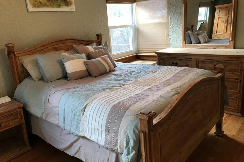 Charming Remodeled Golf Course Area * Colorado Springs