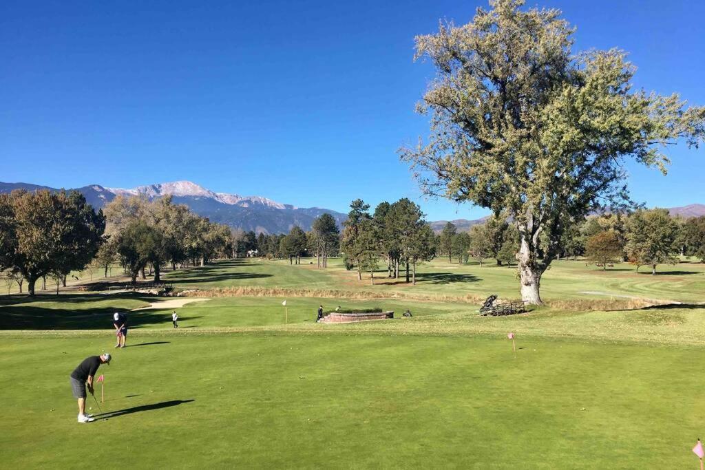 Charming Remodeled Golf Course Area * Colorado Springs