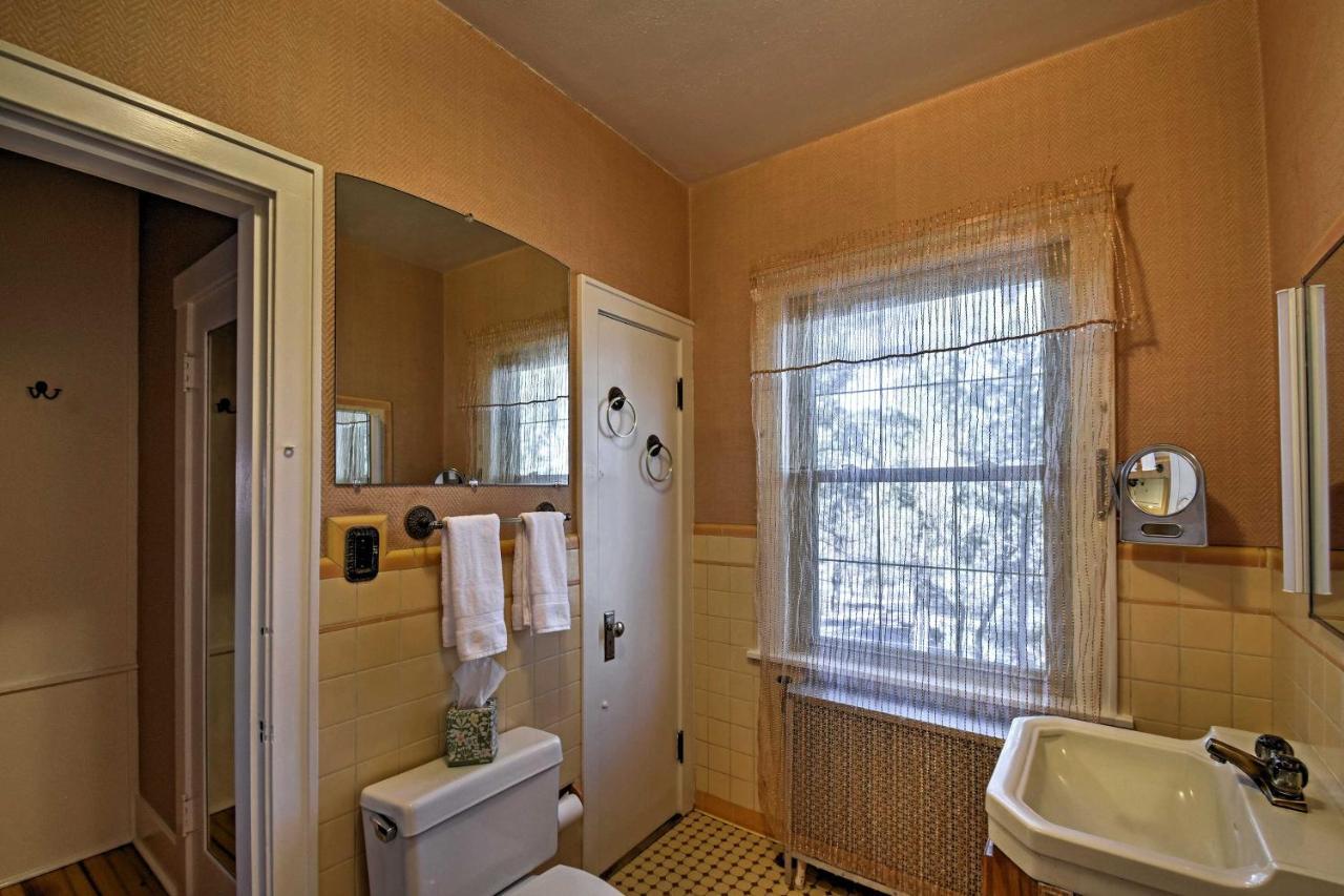 Inviting House With Spacious Deck! * Colorado Springs