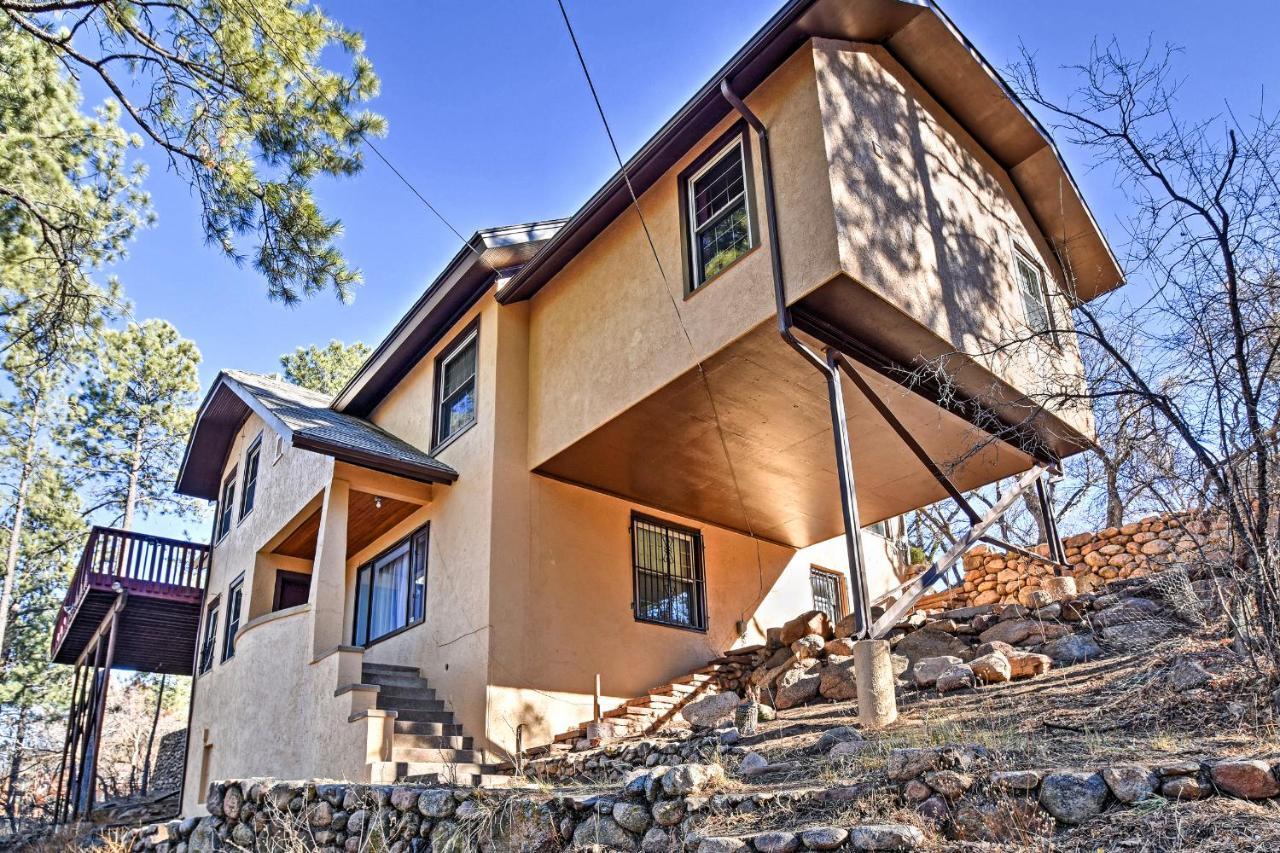Inviting House With Spacious Deck! Colorado Springs