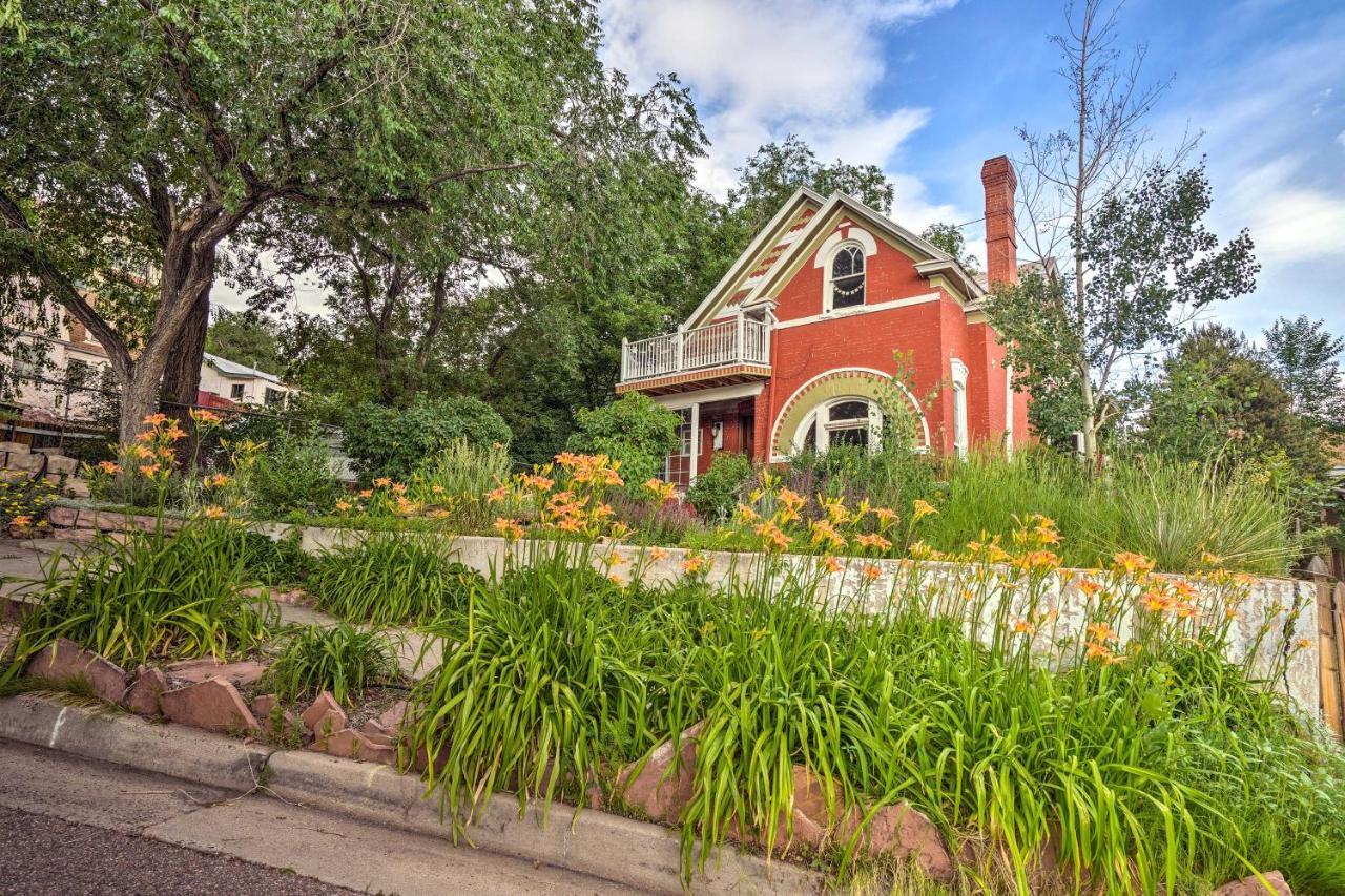 With Alluring Backyard * Colorado Springs