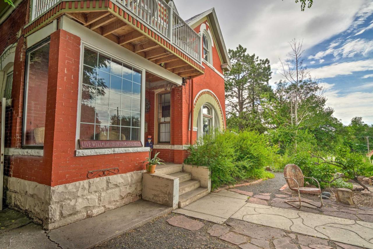 With Alluring Backyard * Colorado Springs