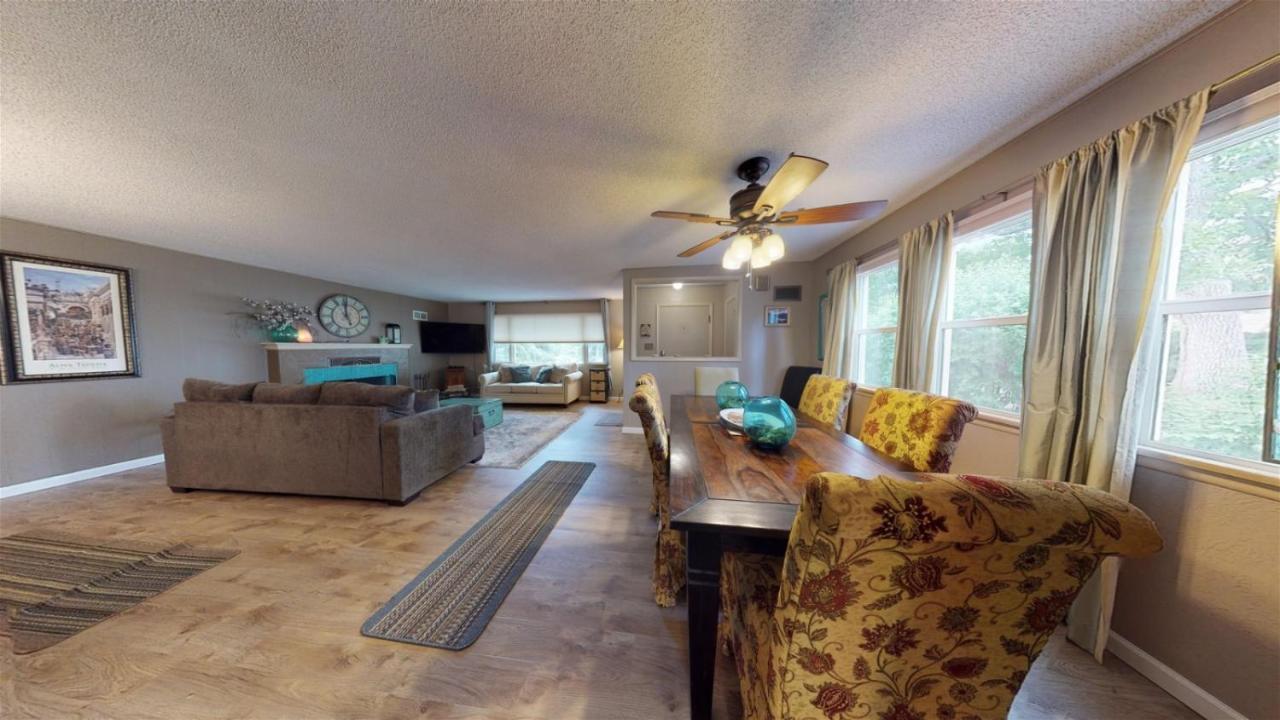 1952_woodburn_1 Holiday home *