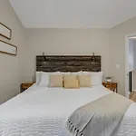 Fox Run Retreat Hot Tub & Fire Pit & Bbq
