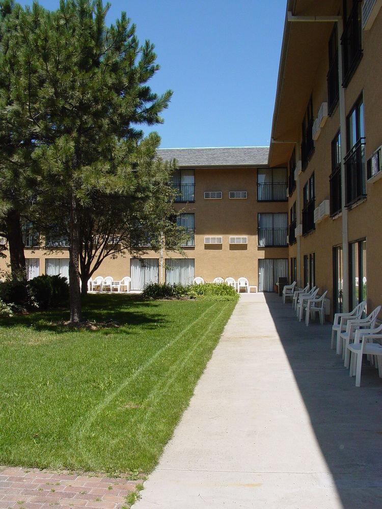 Clarion & Conference Center Hotel Colorado Springs