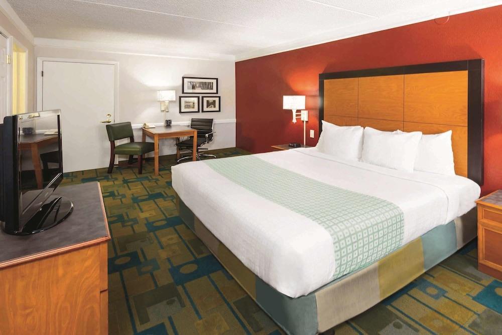 La Quinta By Wyndham Garden Of The Gods Hotel