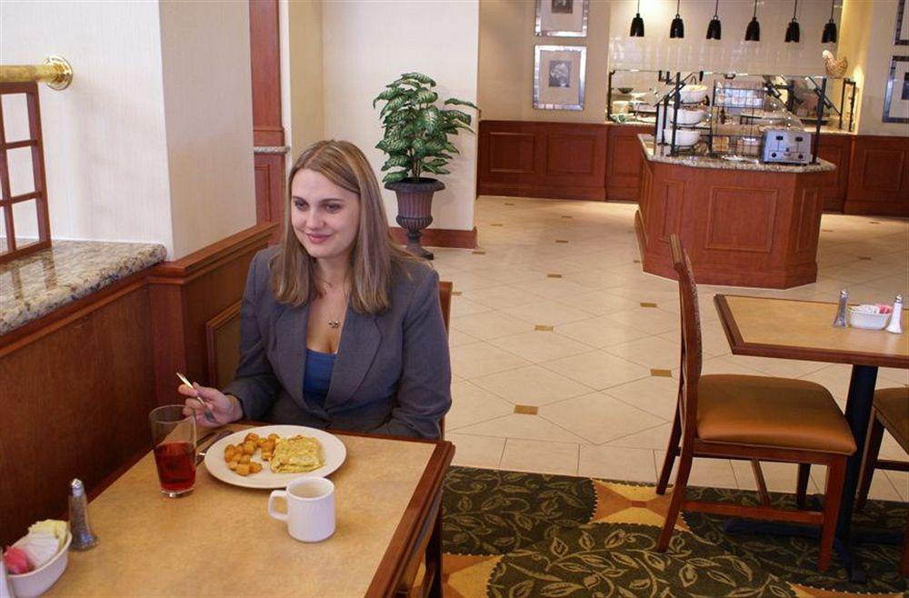 Hotel Hilton Garden Airport