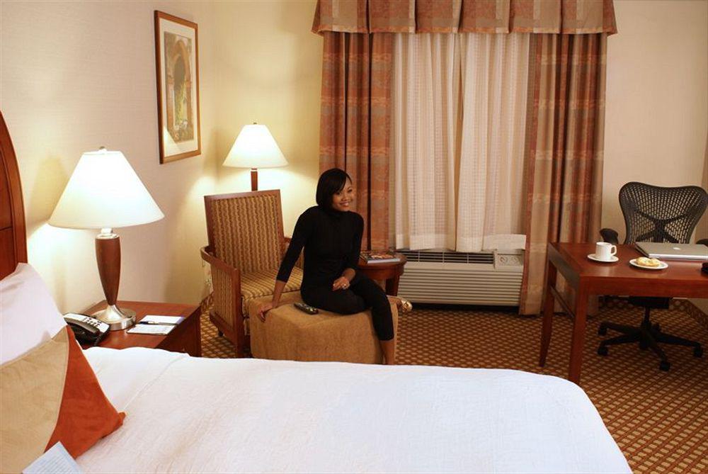 Hilton Garden Airport 3*