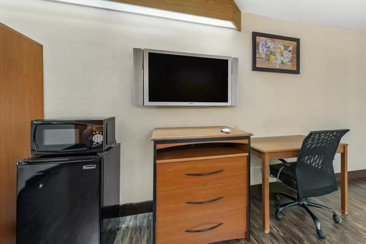 Hotel Days By Wyndham Colorado Springs/garden Of The Gods Colorado Springs