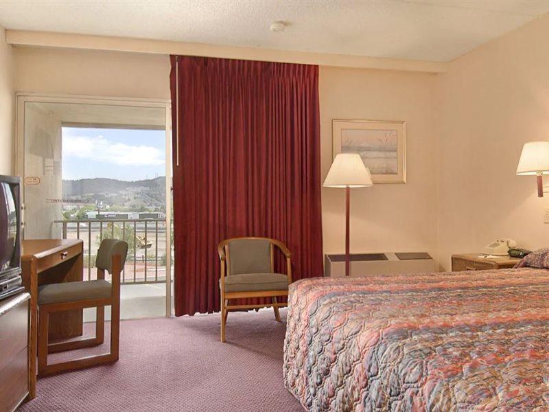 Hotel Days By Wyndham Colorado Springs/garden Of The Gods