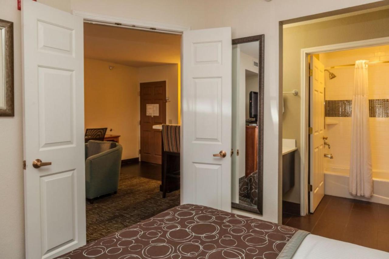 Staybridge North By Ihg Hotel 3*