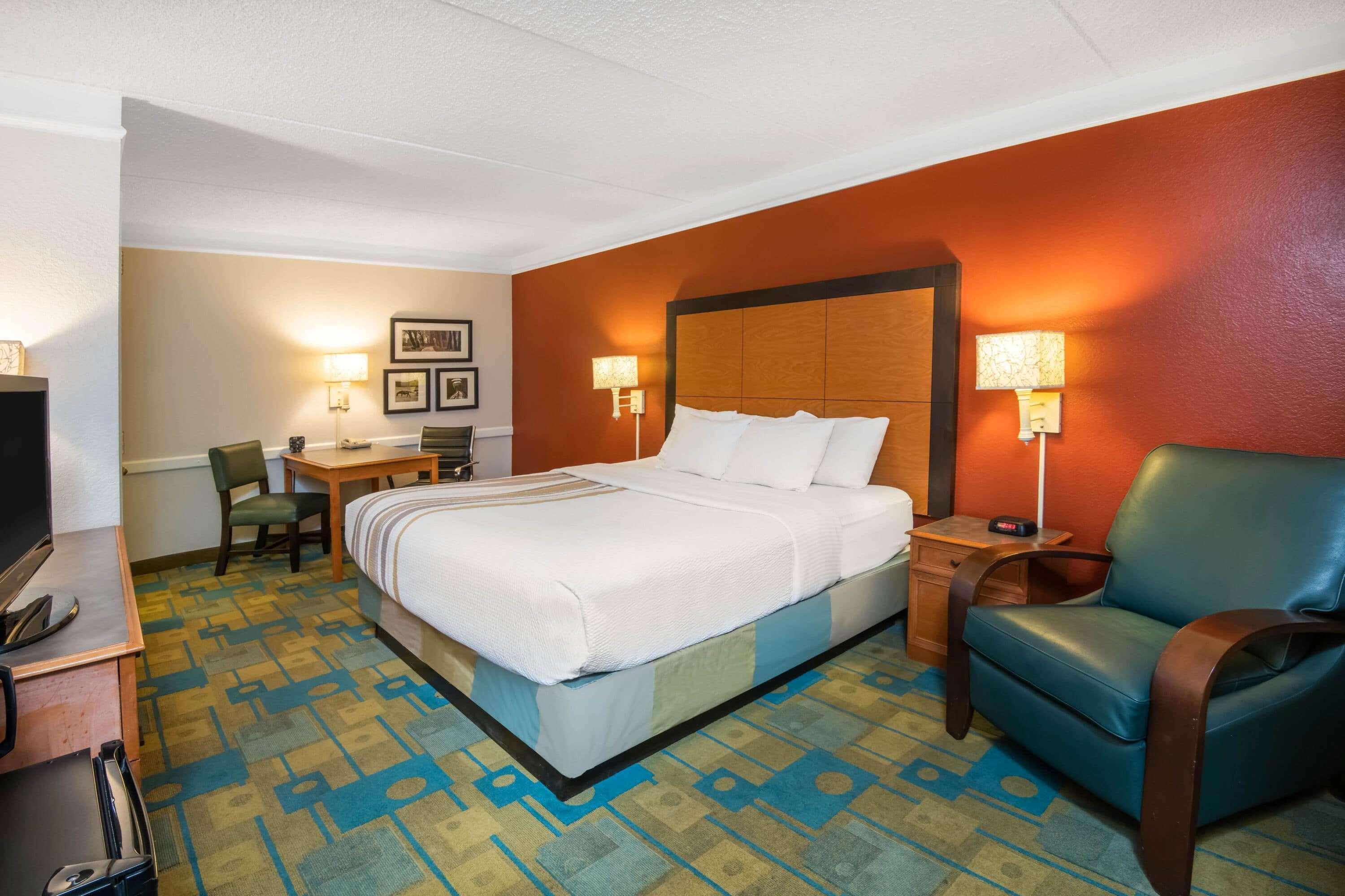 La Quinta By Wyndham Garden Of The Gods Hotel