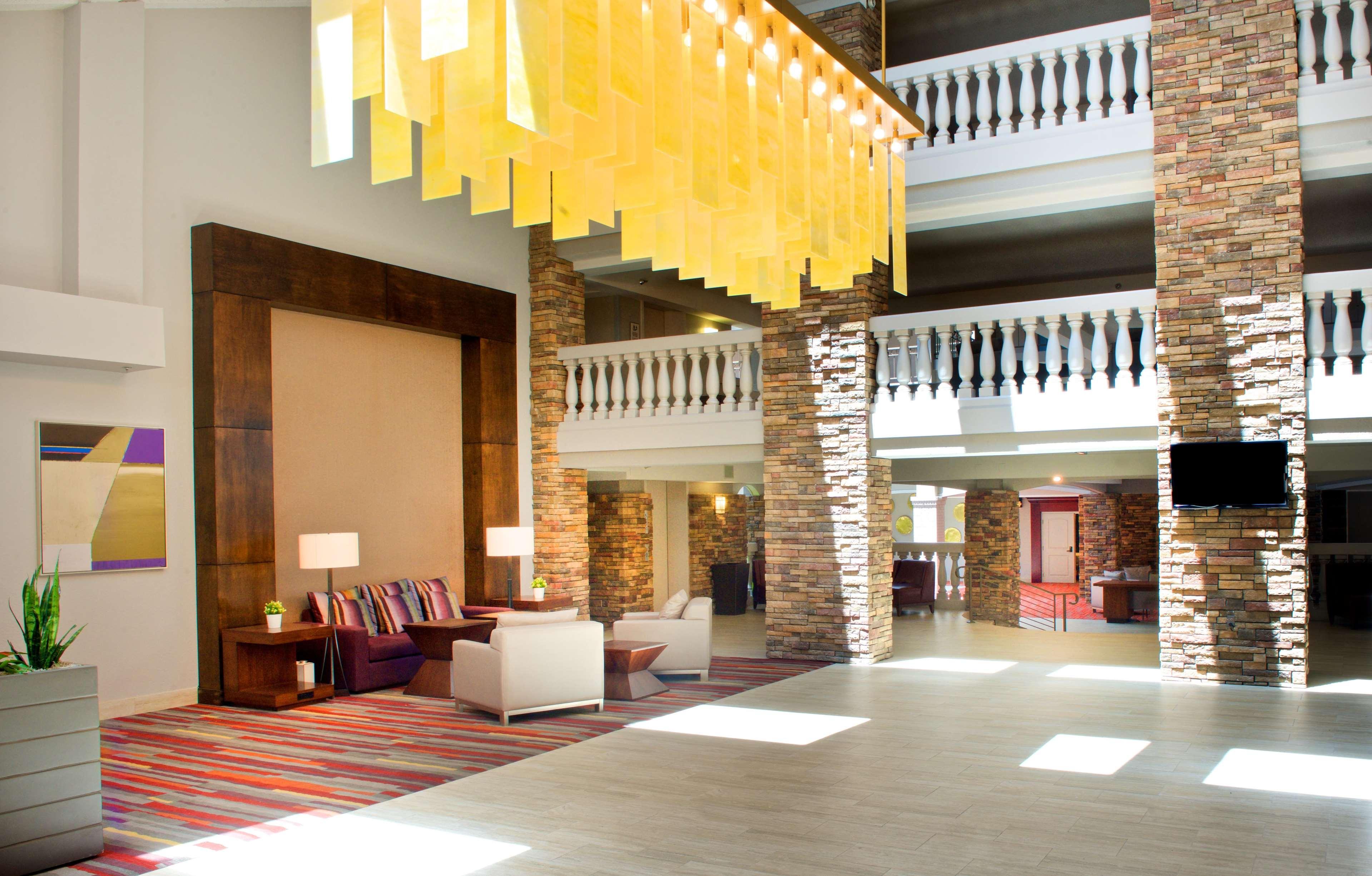 Hotel Embassy By Hilton Colorado Springs